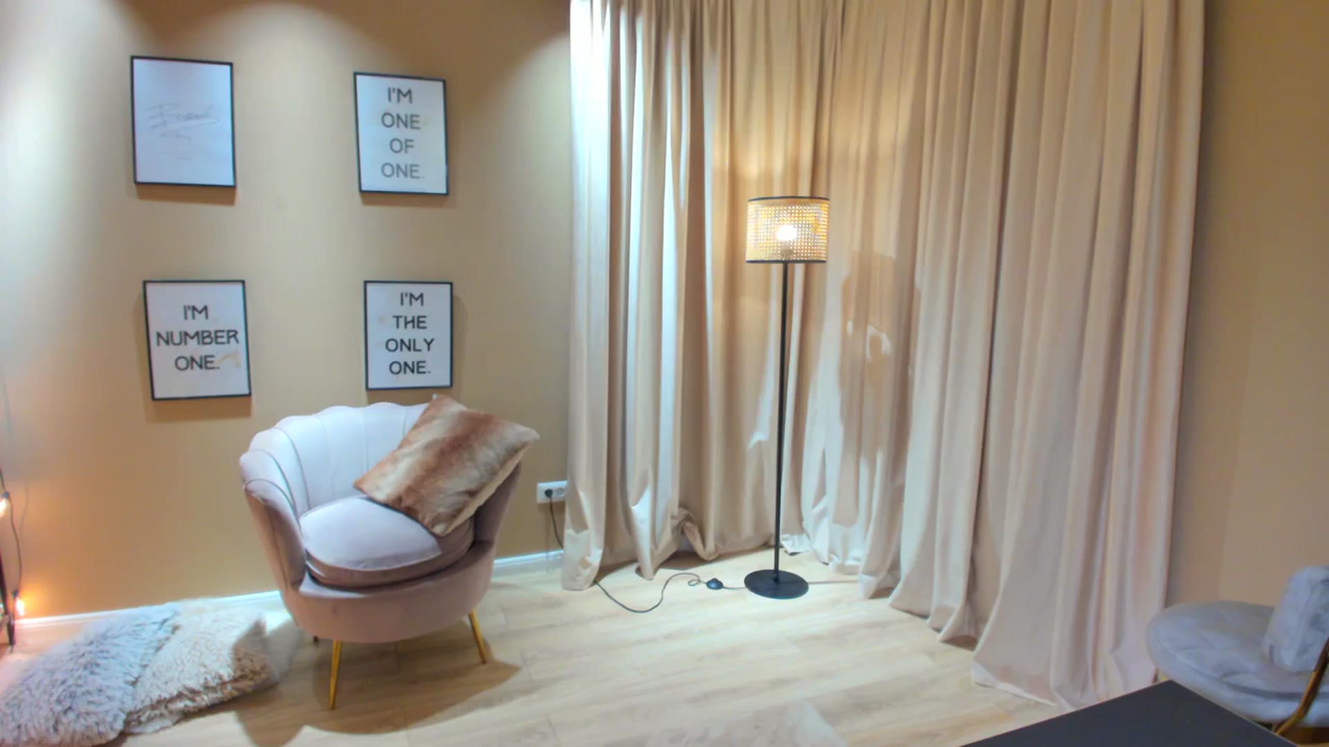Gallery image thumbnail from SerenDYpity's myfreecams stream on, 03/18/2024, 22:20 image 4 of 20