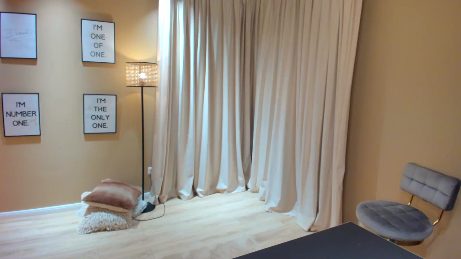 Gallery image thumbnail from SerenDYpity's myfreecams stream on, 04/02/2024, 23:21 image 16 of 20