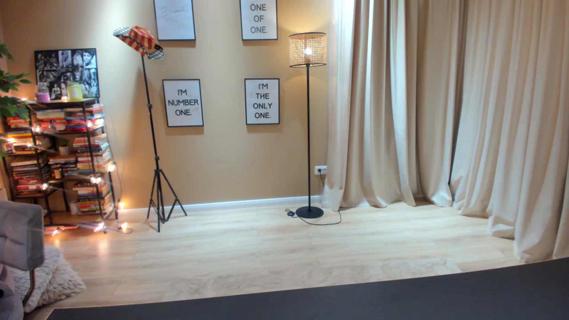 Gallery image thumbnail from SerenDYpity's myfreecams stream on, 04/06/2024, 22:20 image 20 of 20