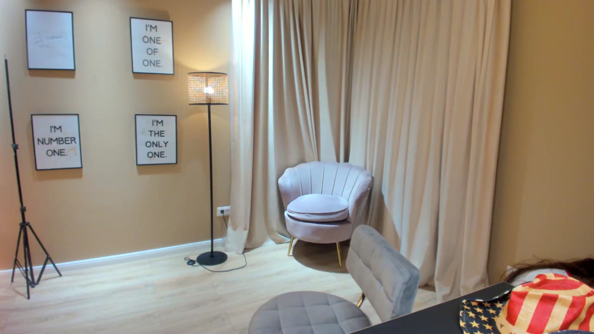 Gallery image thumbnail from SerenDYpity's myfreecams stream on, 04/06/2024, 22:20 image 6 of 20