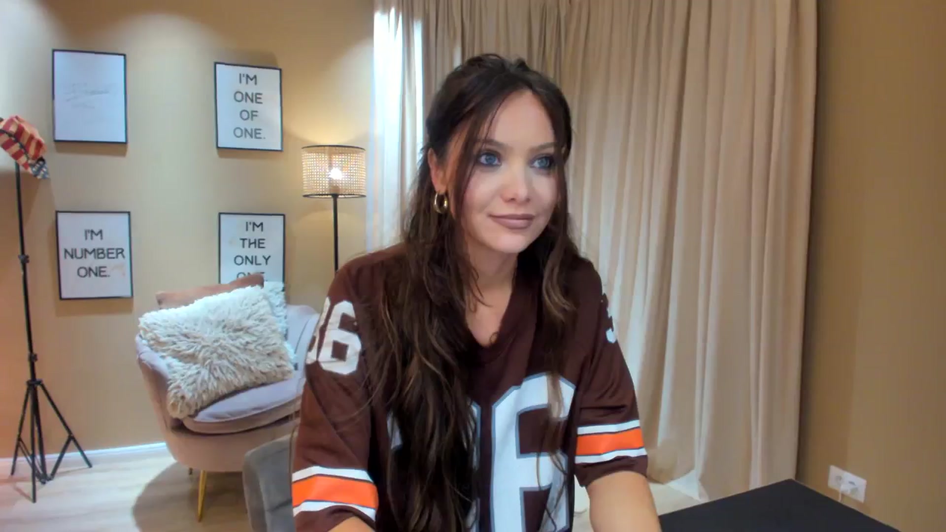 Gallery image thumbnail from SerenDYpity's myfreecams stream on, 04/07/2024, 21:12 image 17 of 20