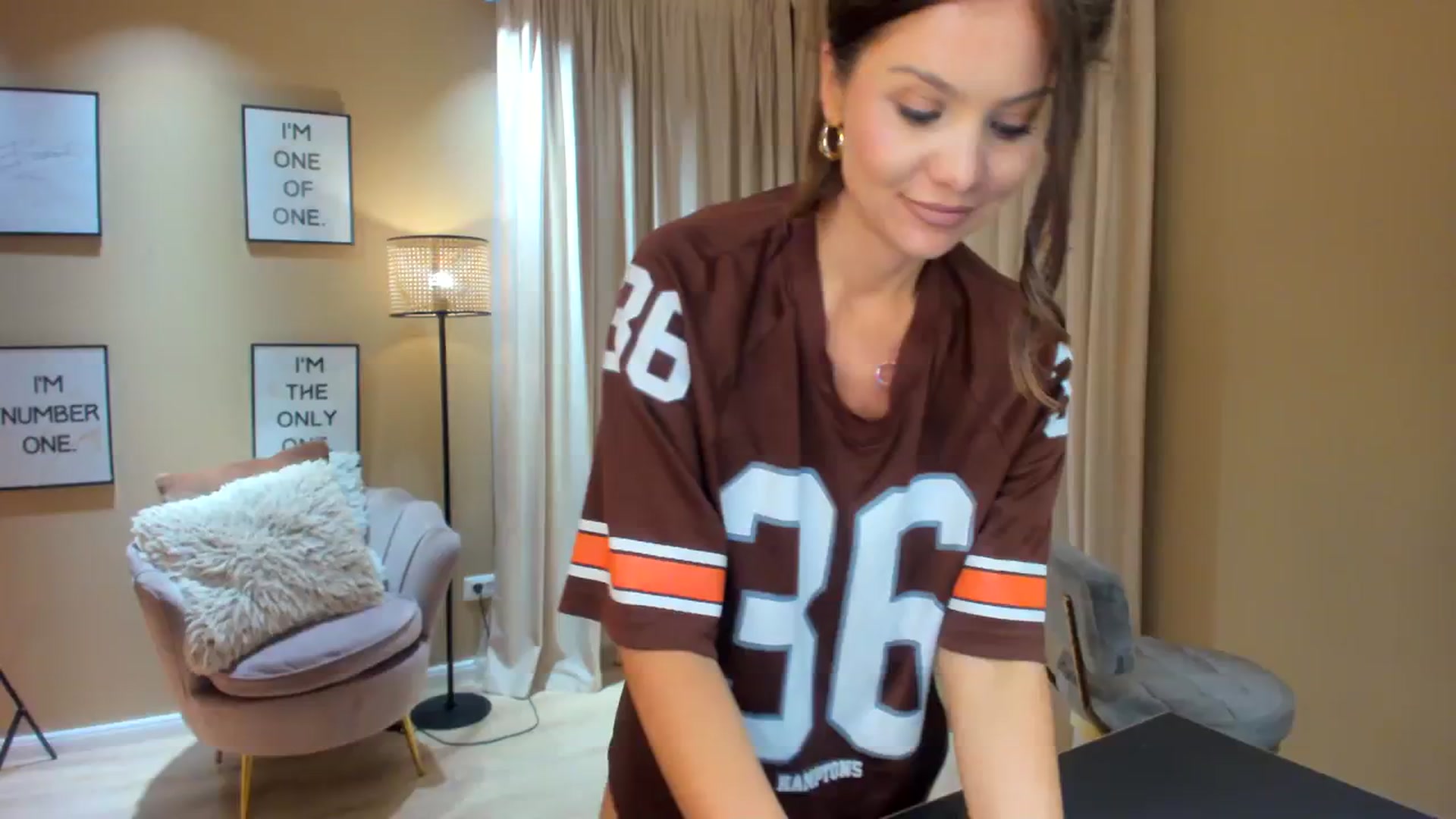 Gallery image thumbnail from SerenDYpity's myfreecams stream on, 04/07/2024, 22:22 image 4 of 20
