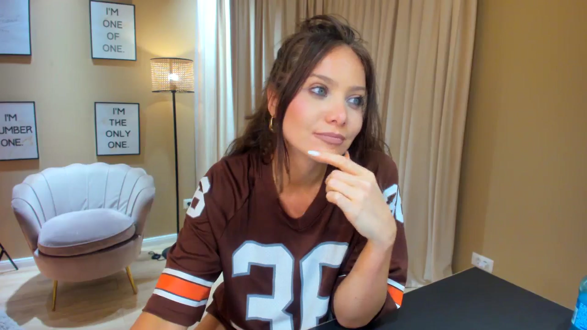 Gallery image thumbnail from SerenDYpity's myfreecams stream on, 04/08/2024, 24:00 image 12 of 20