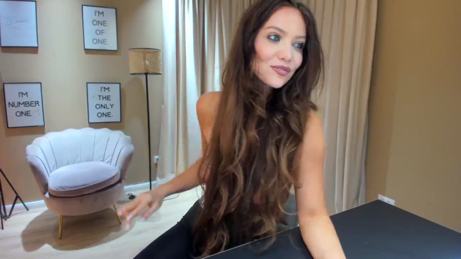 Gallery image thumbnail from SerenDYpity's myfreecams stream on, 04/08/2024, 22:57 image 4 of 20