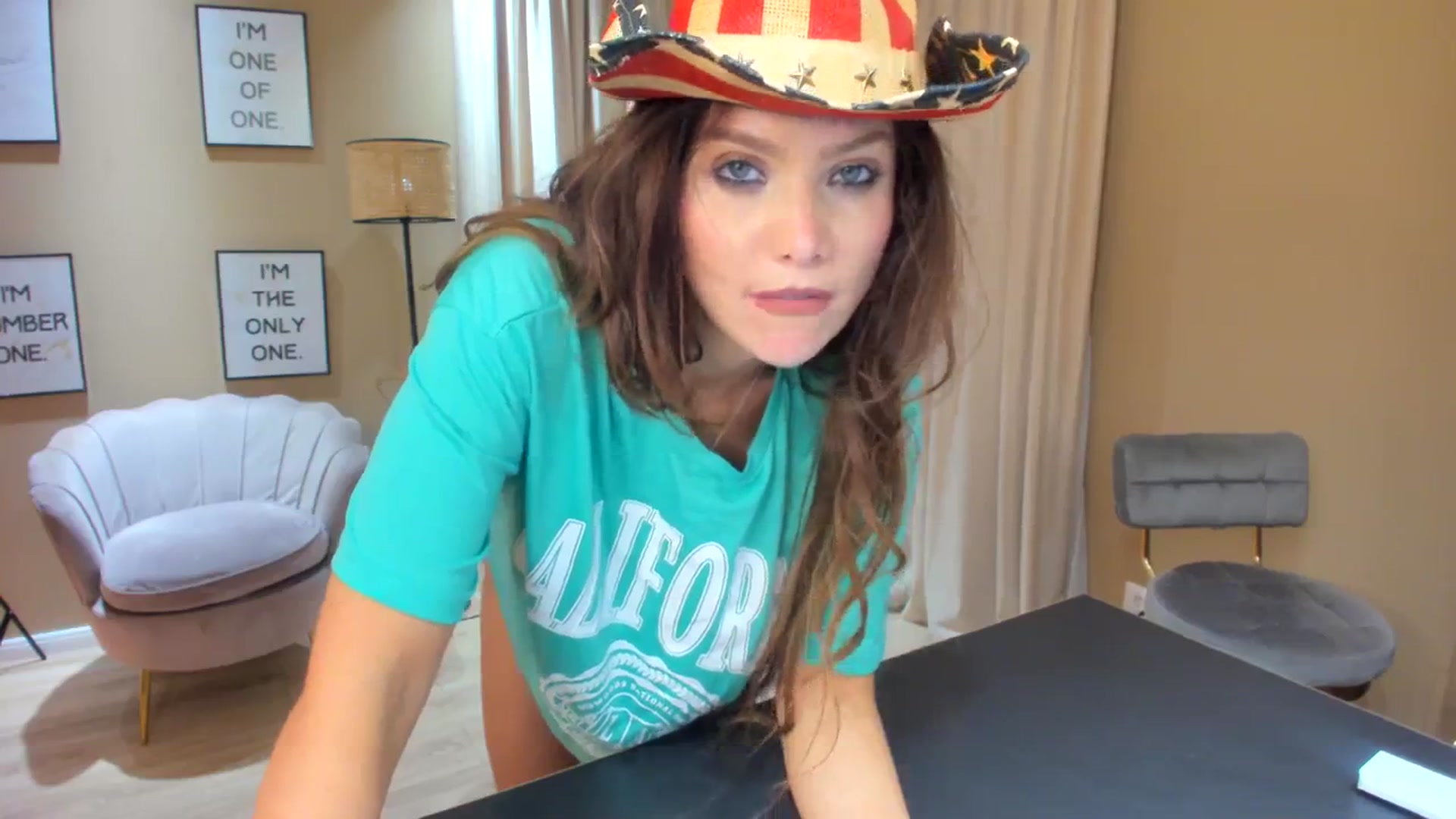 Gallery image thumbnail from SerenDYpity's myfreecams stream on, 04/08/2024, 22:57 image 17 of 20