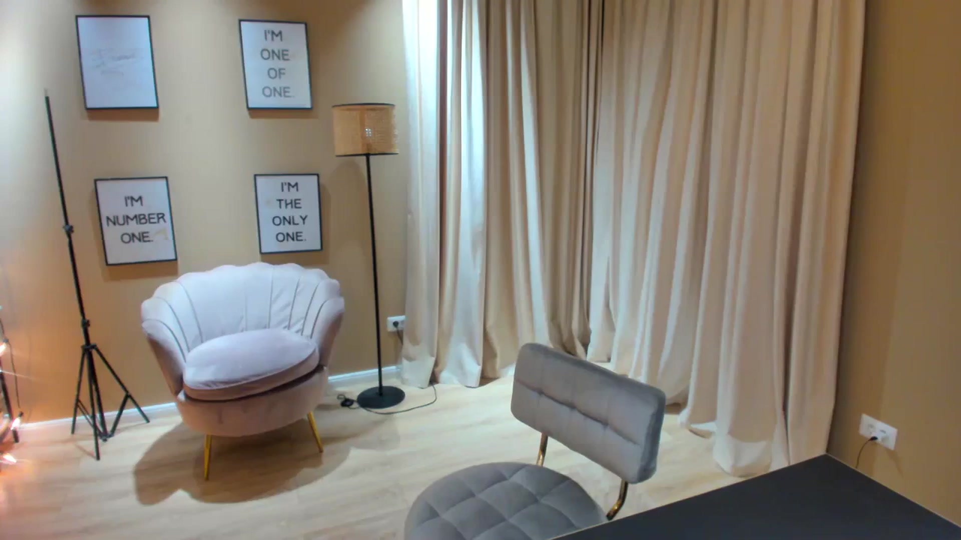 Gallery image thumbnail from SerenDYpity's myfreecams stream on, 04/09/2024, 20:55 image 19 of 20