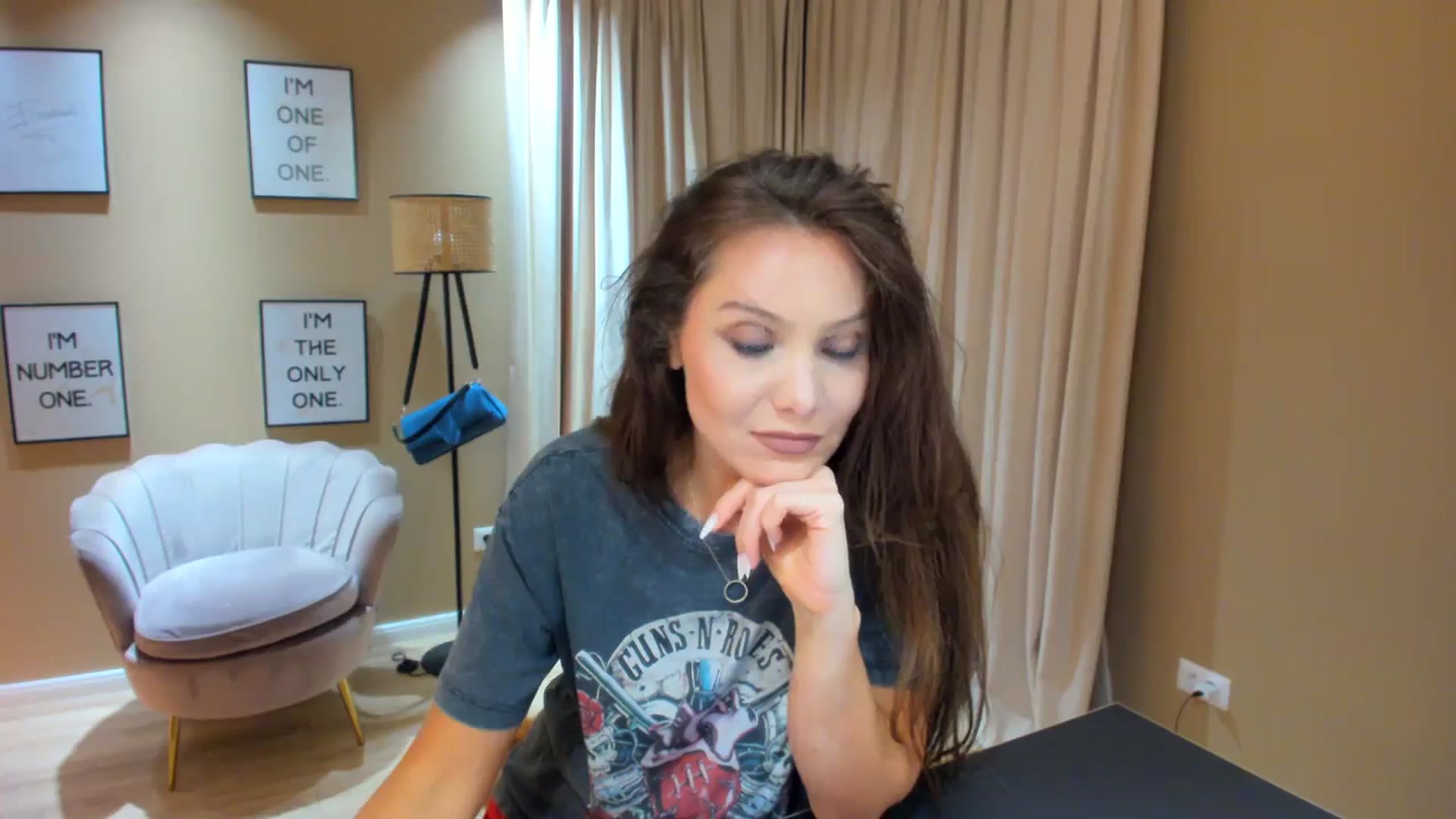 Gallery image thumbnail from SerenDYpity's myfreecams stream on, 04/11/2024, 20:53 image 9 of 20