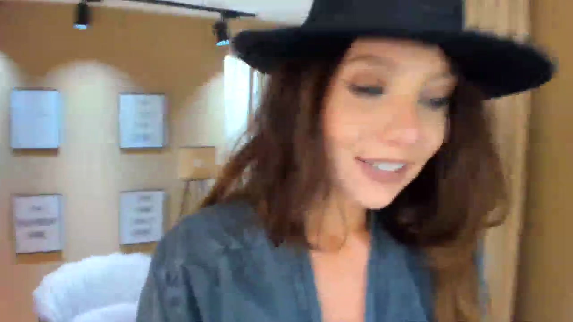 Gallery image thumbnail from SerenDYpity's myfreecams stream on, 04/11/2024, 23:58 image 5 of 20