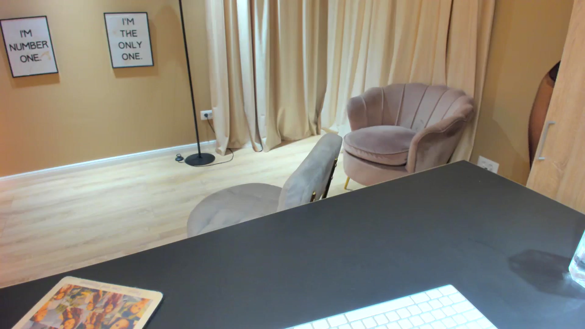 Gallery image thumbnail from SerenDYpity's myfreecams stream on, 04/12/2024, 21:42 image 2 of 20