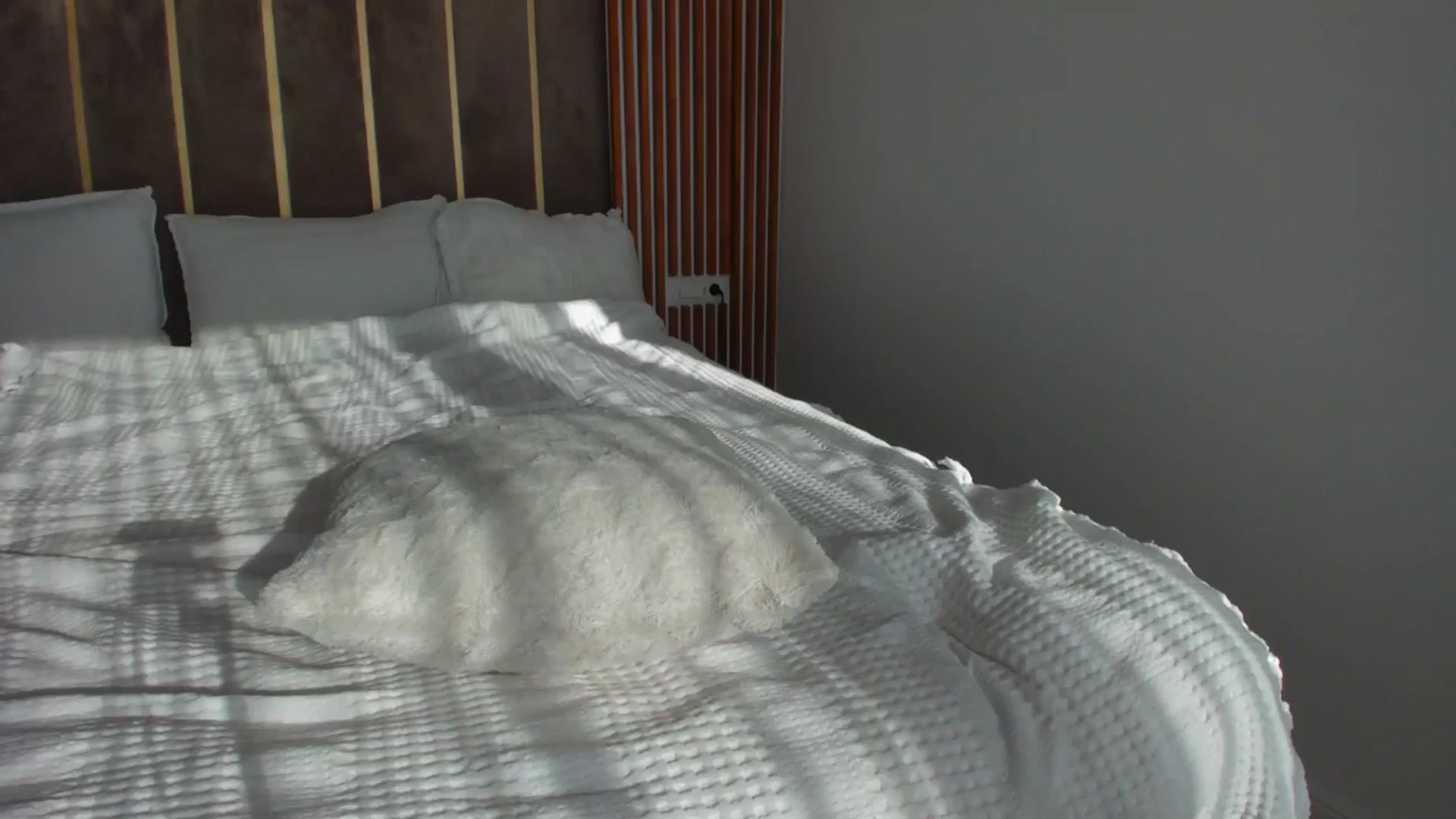 Gallery image thumbnail from SerenDYpity's myfreecams stream on, 04/19/2024, 15:41 image 16 of 20