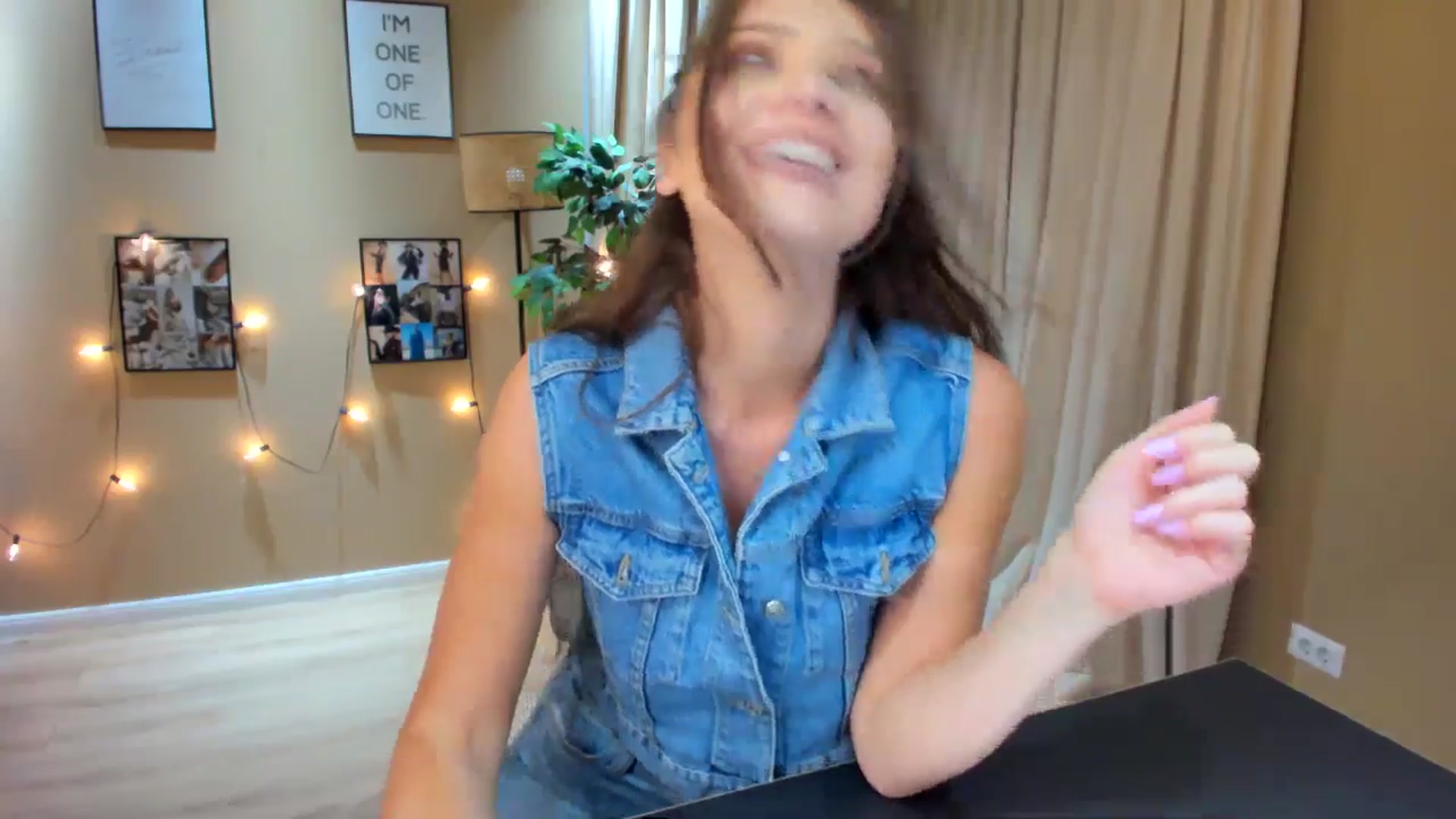Gallery image thumbnail from SerenDYpity's myfreecams stream on, 04/19/2024, 22:18 image 4 of 20