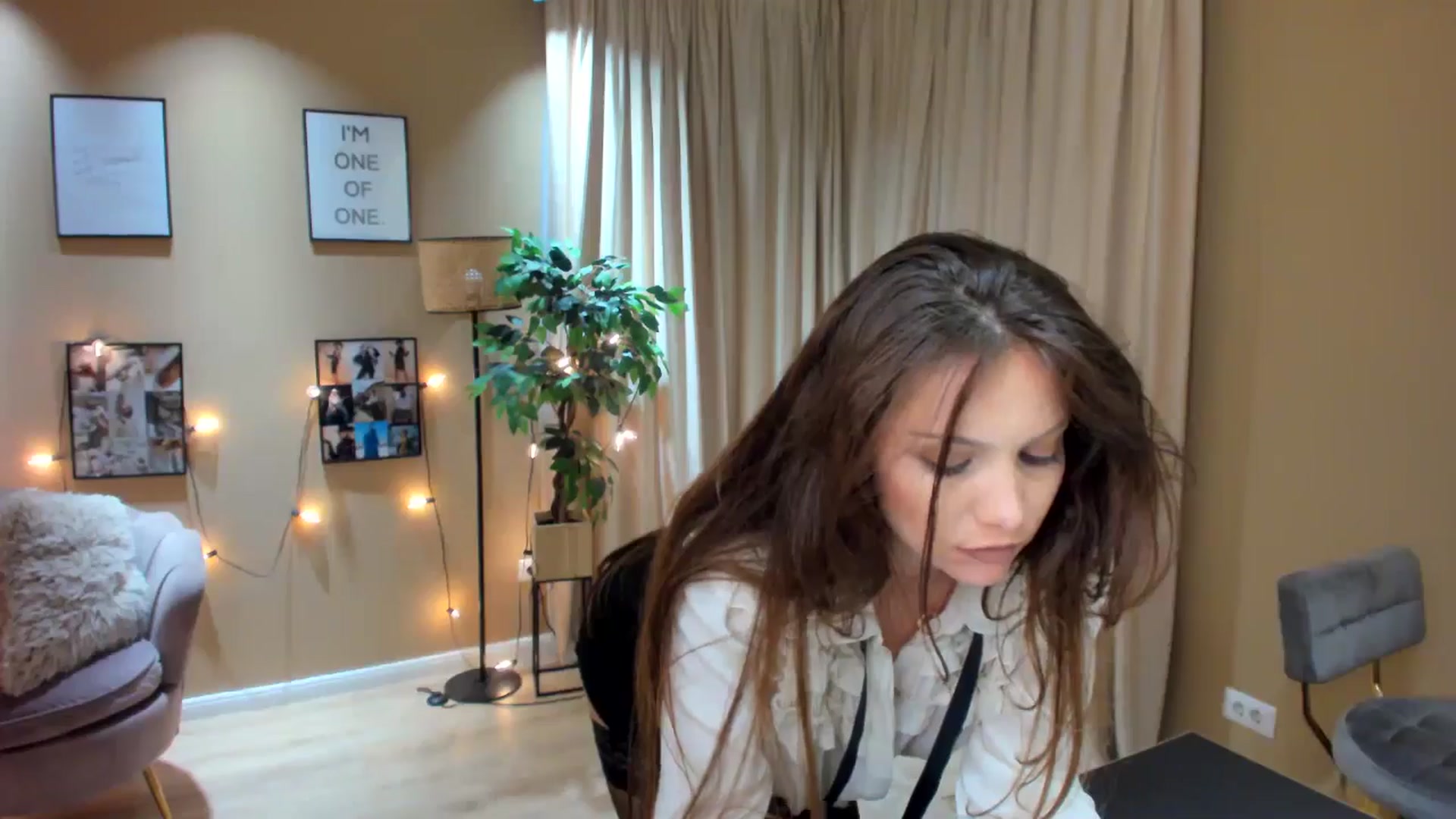 Gallery image thumbnail from SerenDYpity's myfreecams stream on, 04/22/2024, 23:13 image 10 of 20