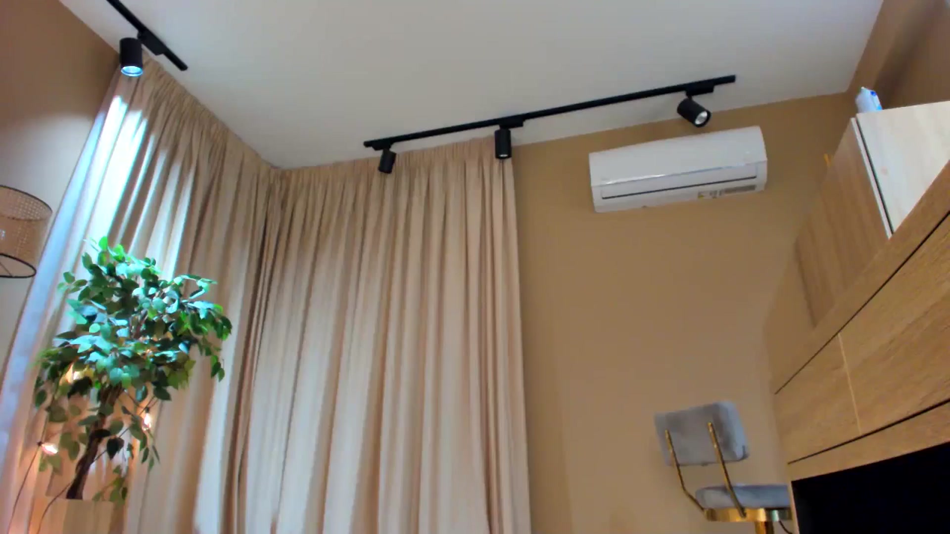 Gallery image thumbnail from SerenDYpity's myfreecams stream on, 04/24/2024, 21:55 image 19 of 20