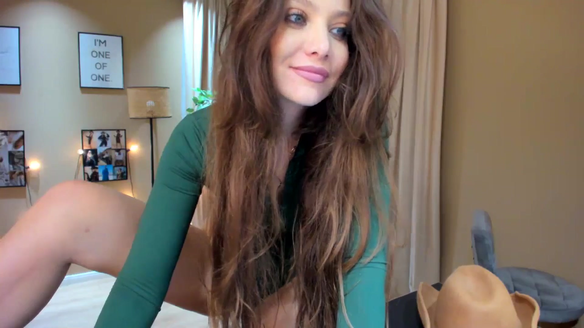 Gallery image thumbnail from SerenDYpity's myfreecams stream on, 04/25/2024, 21:08 image 11 of 20