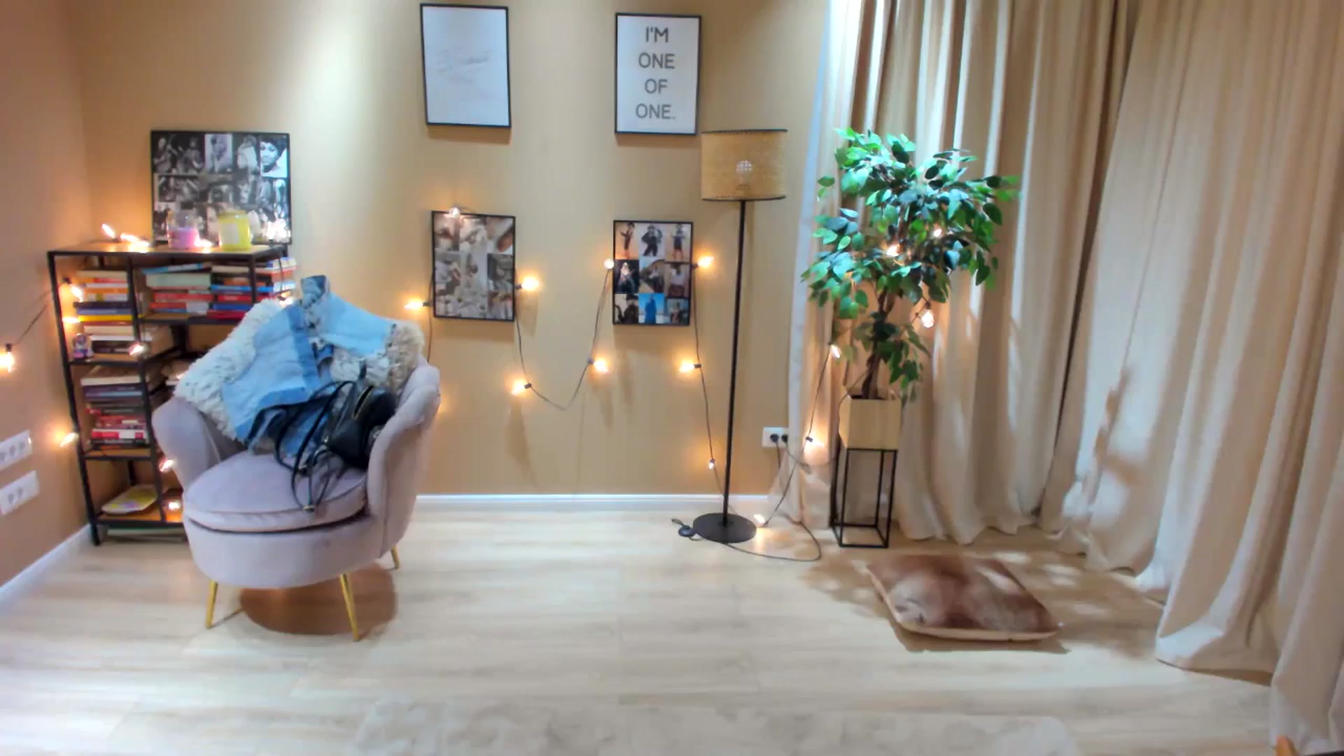 Gallery image thumbnail from SerenDYpity's myfreecams stream on, 04/26/2024, 22:31 image 12 of 20