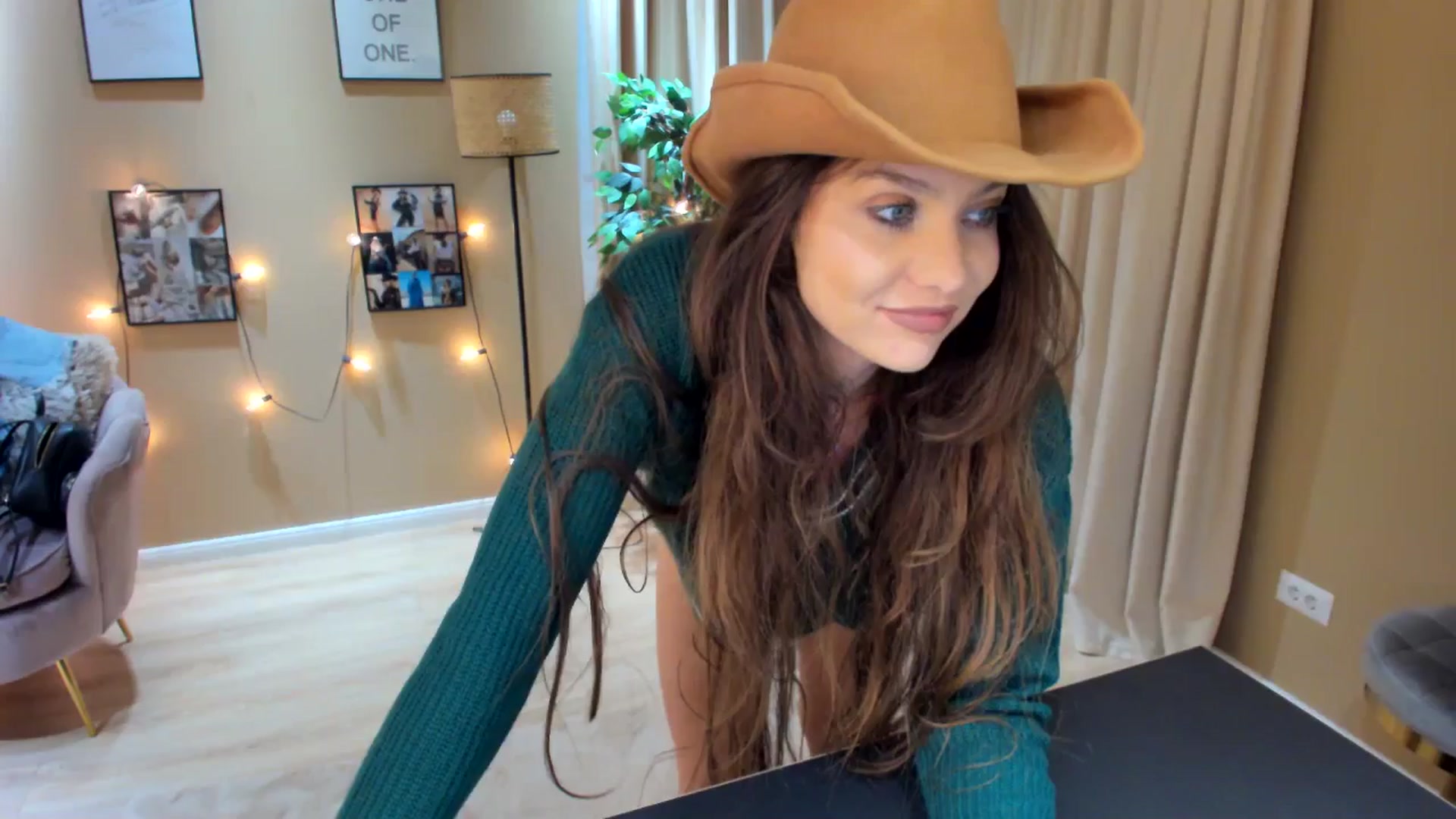 Gallery image thumbnail from SerenDYpity's myfreecams stream on, 04/26/2024, 22:31 image 1 of 20