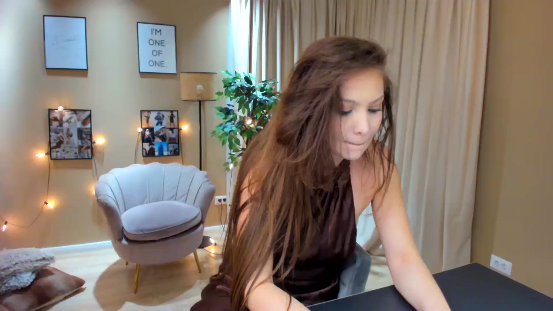 Gallery image thumbnail from SerenDYpity's myfreecams stream on, 05/02/2024, 20:39 image 6 of 20