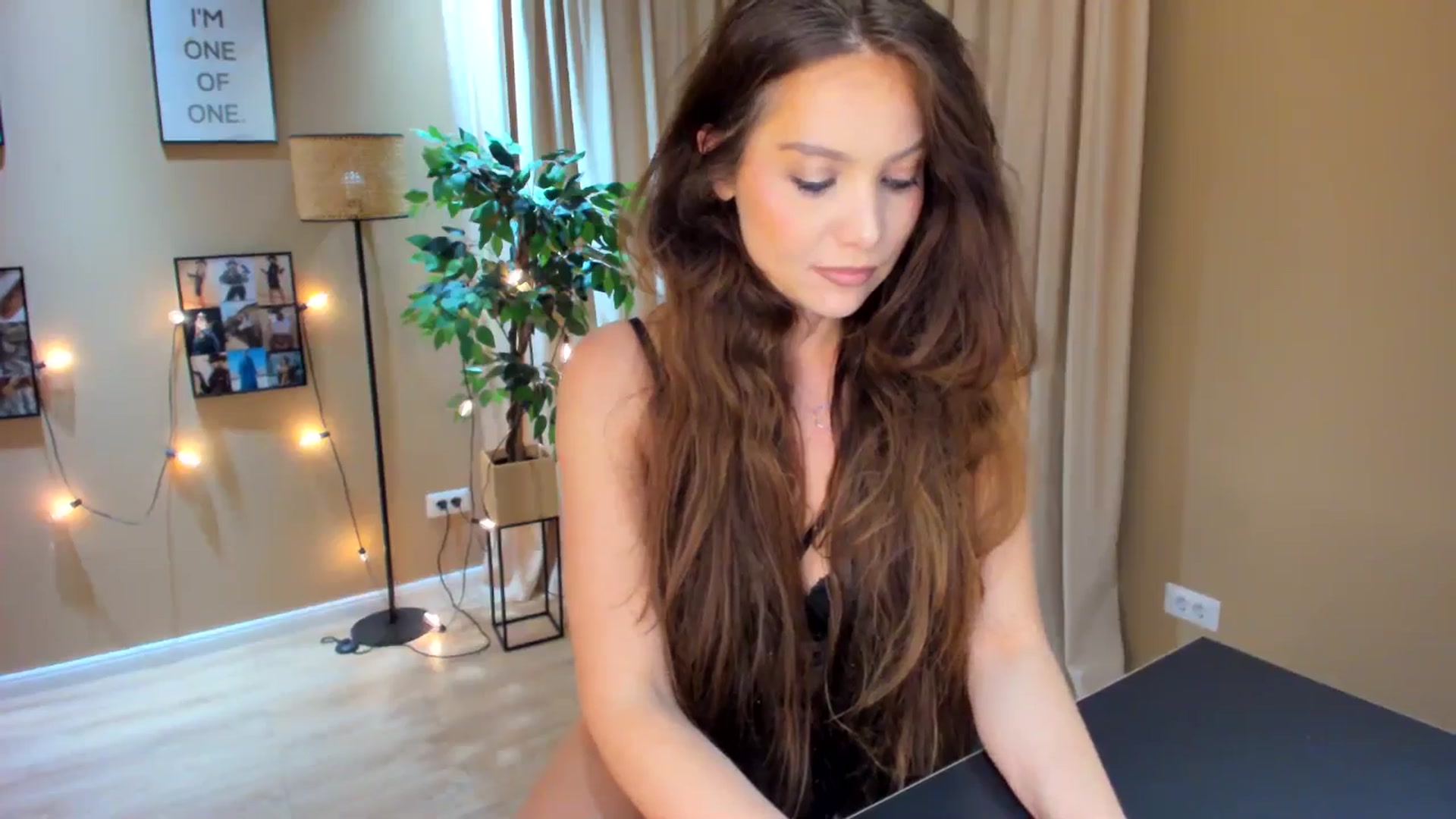 Gallery image thumbnail from SerenDYpity's myfreecams stream on, 05/03/2024, 21:12 image 19 of 20