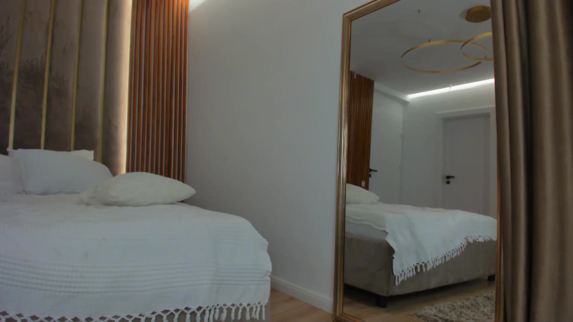 Gallery image thumbnail from SerenDYpity's myfreecams stream on, 05/05/2024, 23:39 image 9 of 20