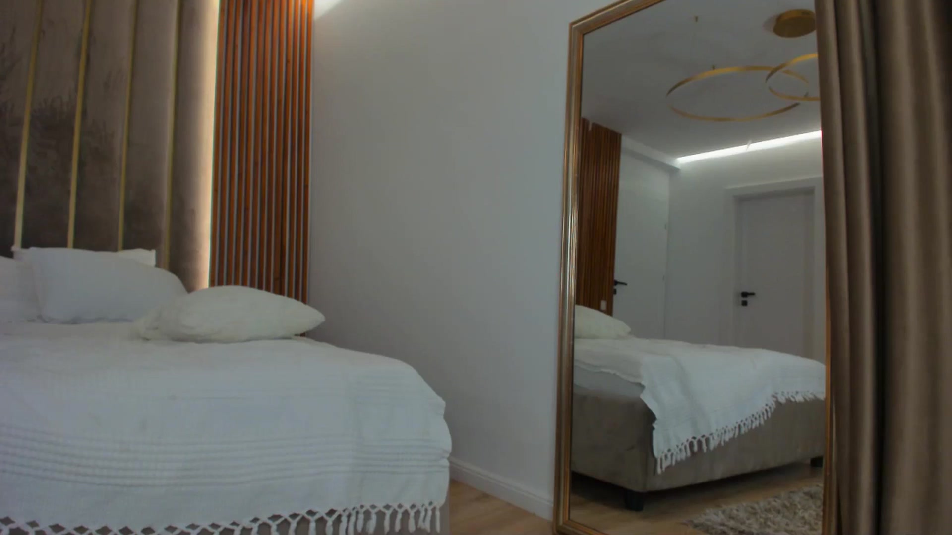 Gallery image thumbnail from SerenDYpity's myfreecams stream on, 05/05/2024, 23:39 image 6 of 20