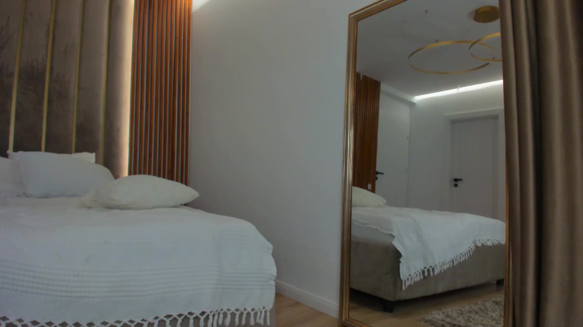 Gallery image thumbnail from SerenDYpity's myfreecams stream on, 05/05/2024, 23:39 image 20 of 20