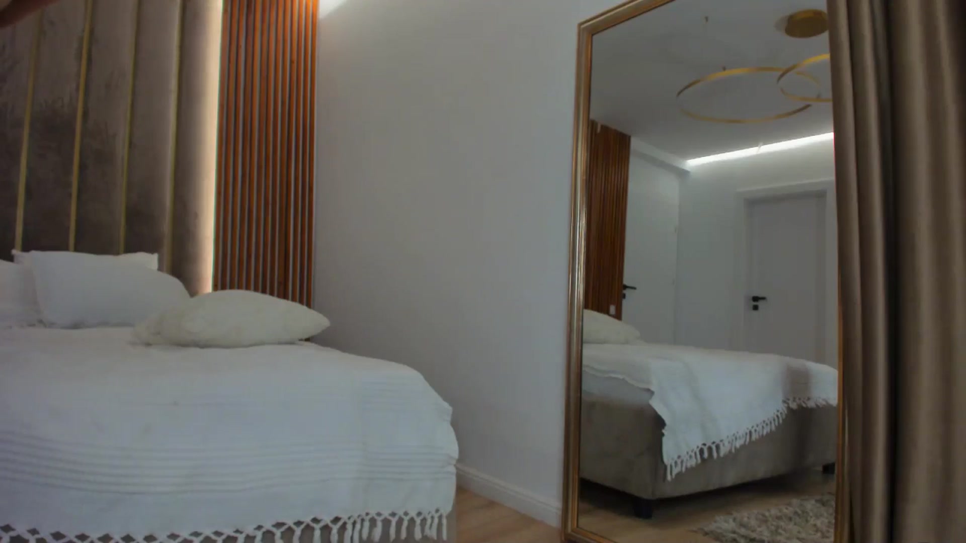 Gallery image thumbnail from SerenDYpity's myfreecams stream on, 05/05/2024, 23:39 image 5 of 20