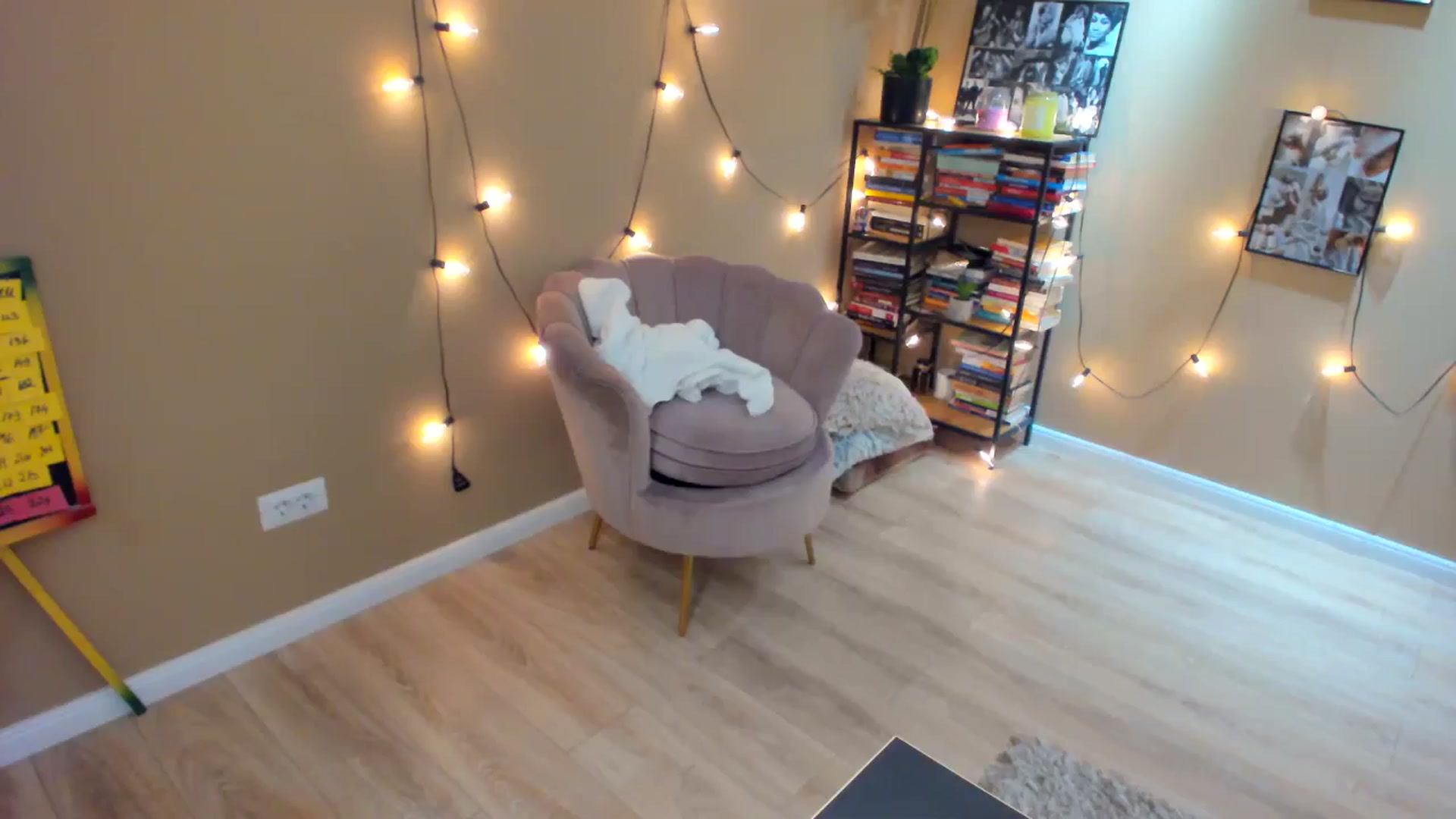 Gallery image thumbnail from SerenDYpity's myfreecams stream on, 05/07/2024, 22:39 image 1 of 20
