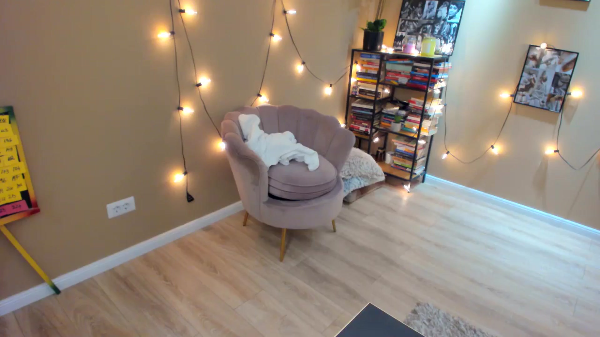 Gallery image thumbnail from SerenDYpity's myfreecams stream on, 05/07/2024, 22:39 image 3 of 20