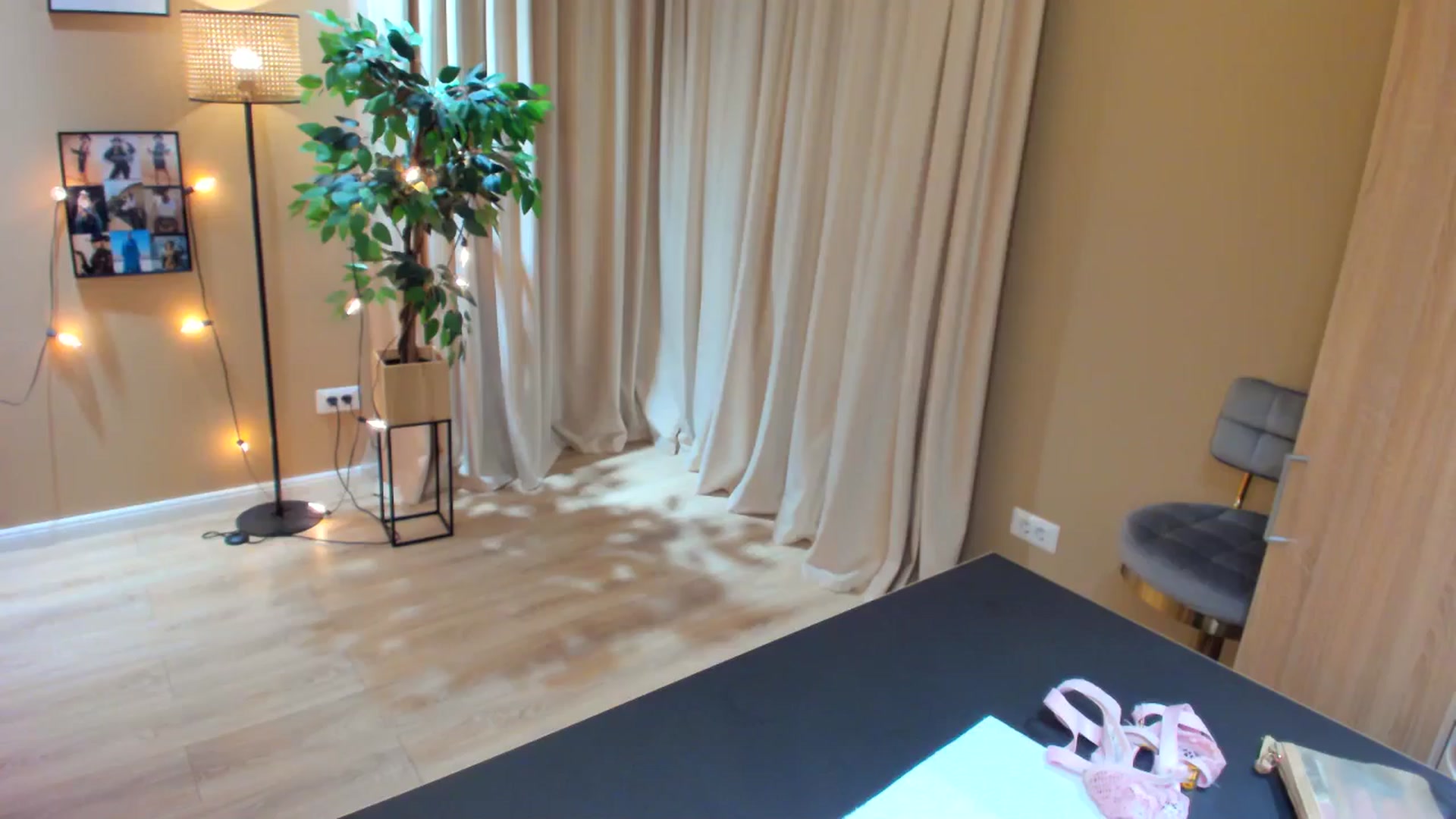 Gallery image thumbnail from SerenDYpity's myfreecams stream on, 05/07/2024, 23:50 image 1 of 20