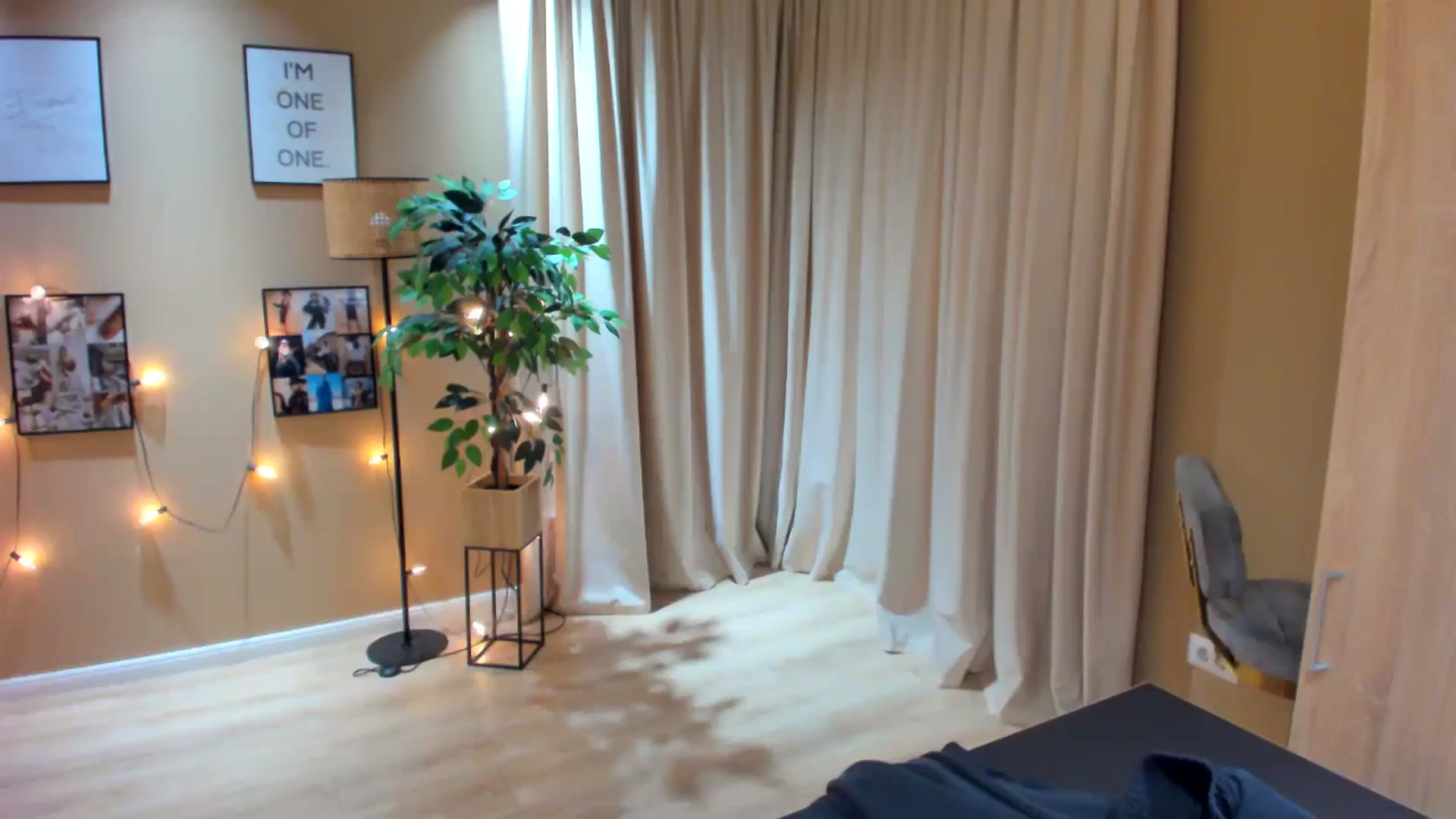 Gallery image thumbnail from SerenDYpity's myfreecams stream on, 05/09/2024, 22:25 image 4 of 20