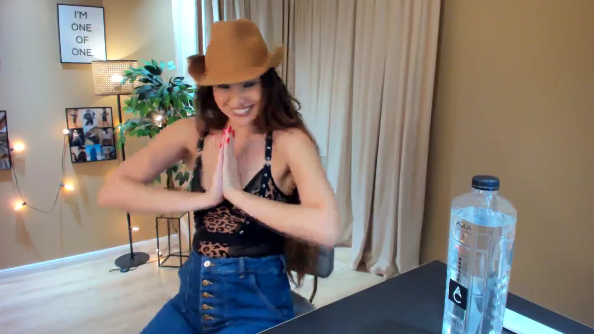 Gallery image thumbnail from SerenDYpity's myfreecams stream on, 05/13/2024, 22:22 image 2 of 20