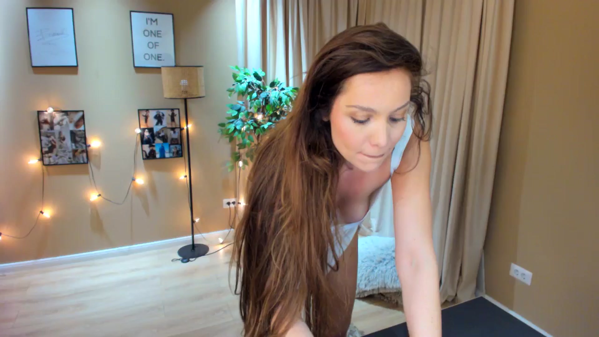 Gallery image thumbnail from SerenDYpity's myfreecams stream on, 05/14/2024, 21:44 image 18 of 20