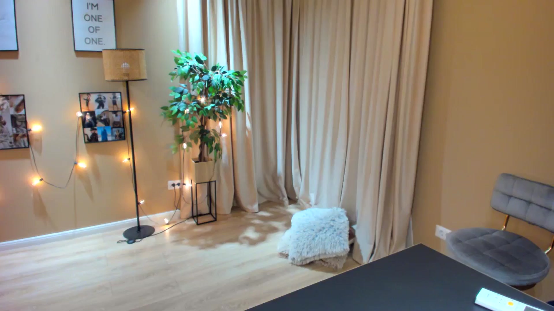 Gallery image thumbnail from SerenDYpity's myfreecams stream on, 05/14/2024, 23:48 image 19 of 20