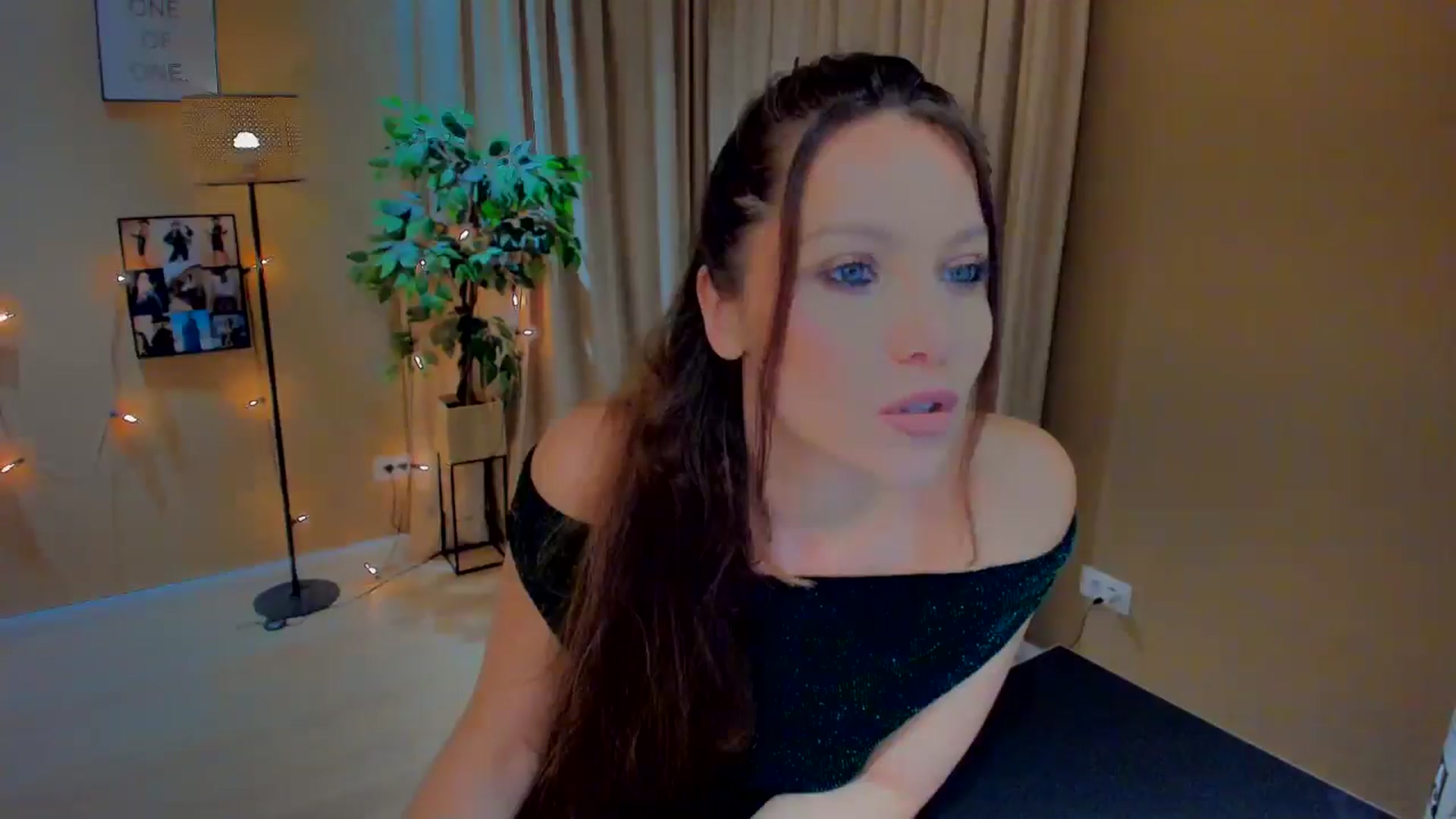 Gallery image thumbnail from SerenDYpity's myfreecams stream on, 05/15/2024, 20:44 image 5 of 20