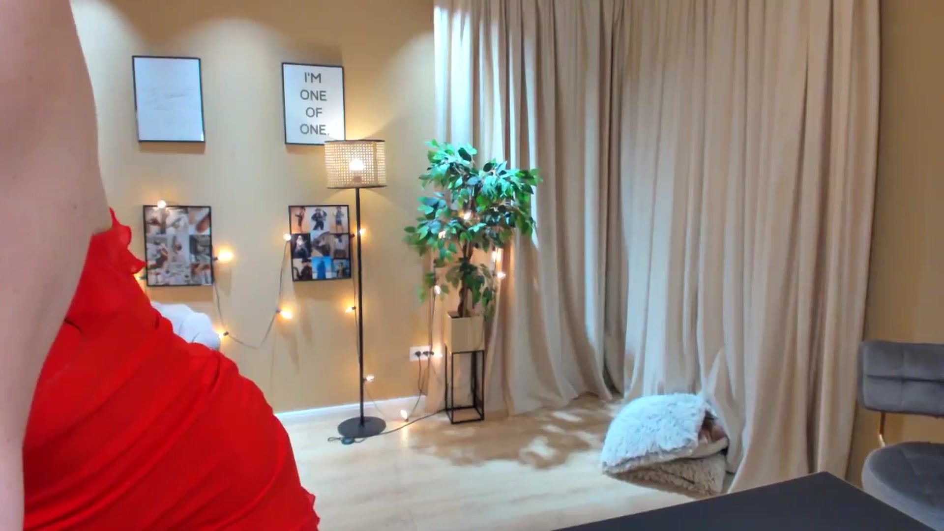 Gallery image thumbnail from SerenDYpity's myfreecams stream on, 05/15/2024, 22:16 image 11 of 20