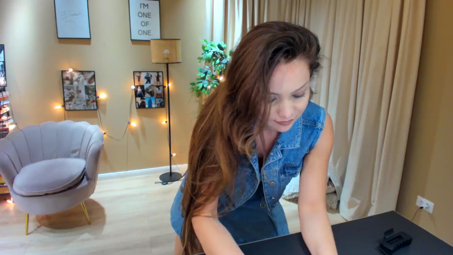 Gallery image thumbnail from SerenDYpity's myfreecams stream on, 05/16/2024, 21:10 image 4 of 20