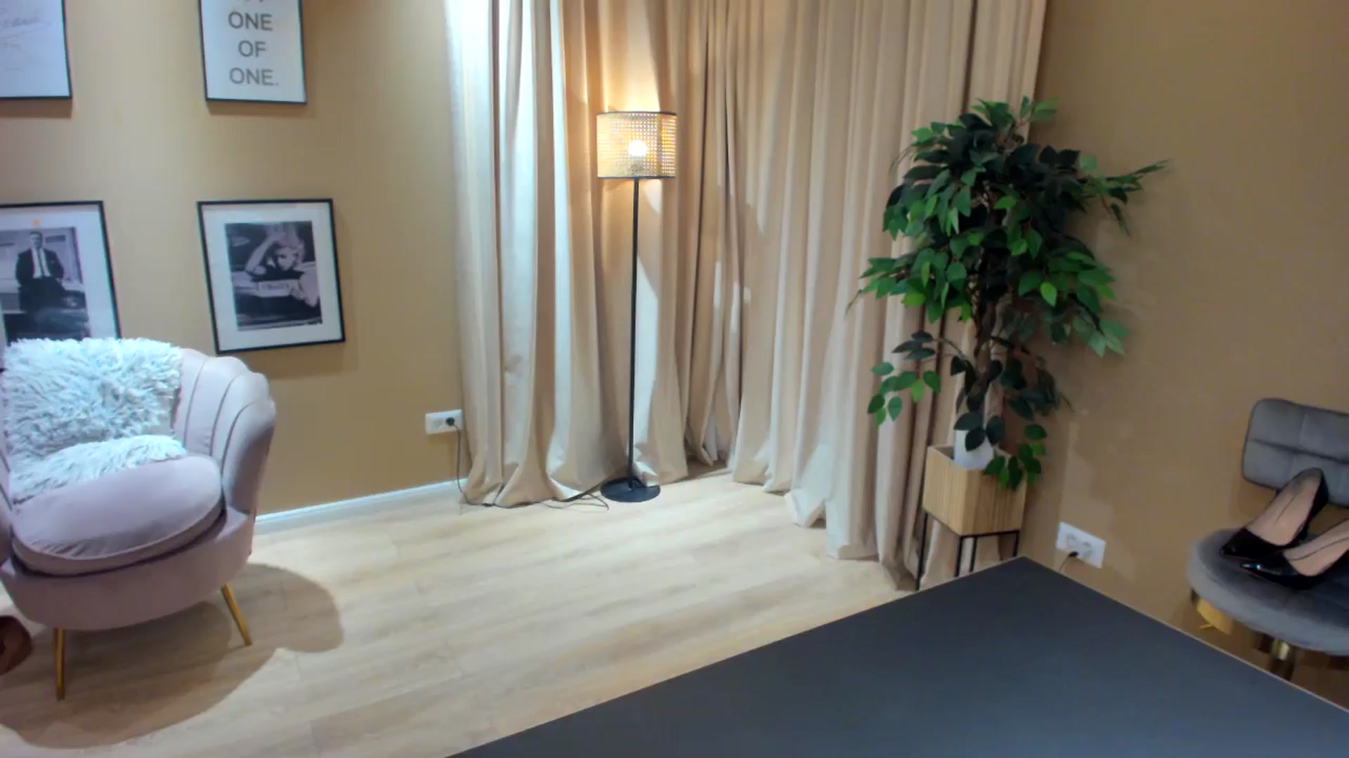 Gallery image thumbnail from SerenDYpity's myfreecams stream on, 05/21/2024, 21:24 image 1 of 20