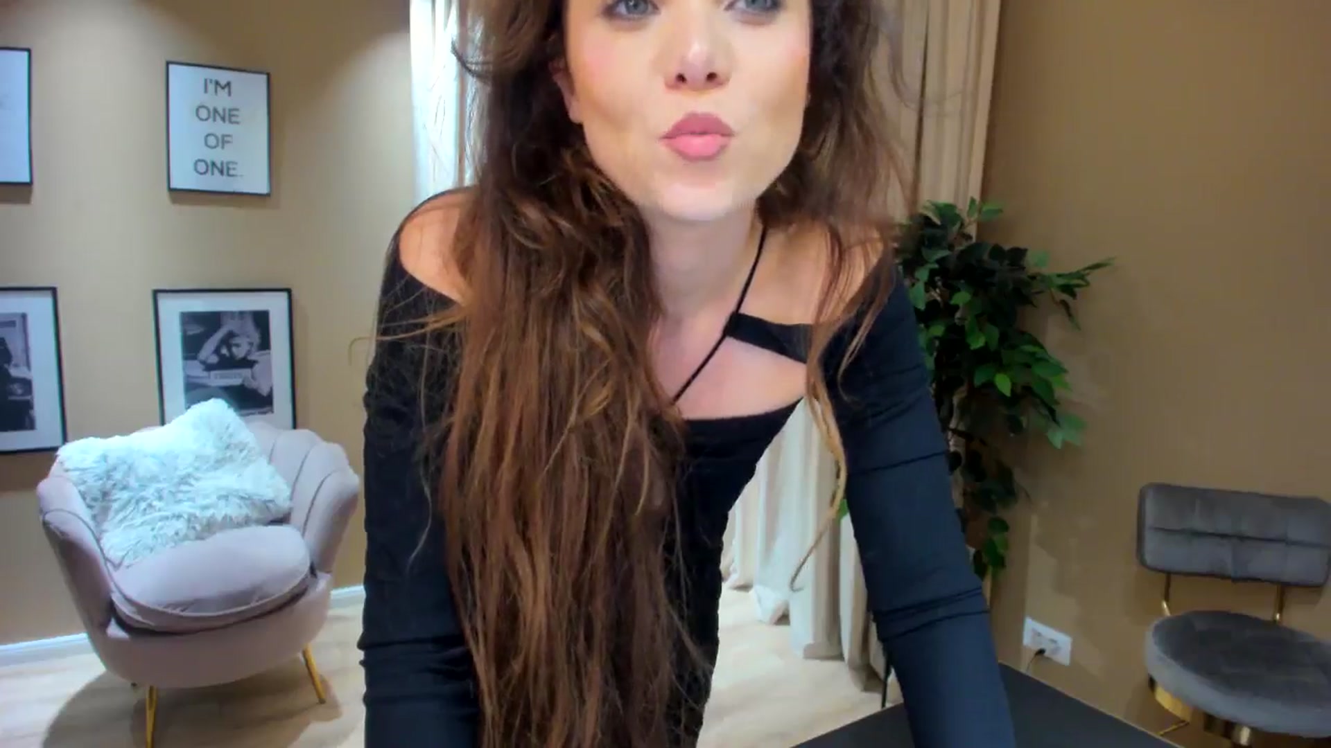 Gallery image thumbnail from SerenDYpity's myfreecams stream on, 05/21/2024, 22:49 image 10 of 20