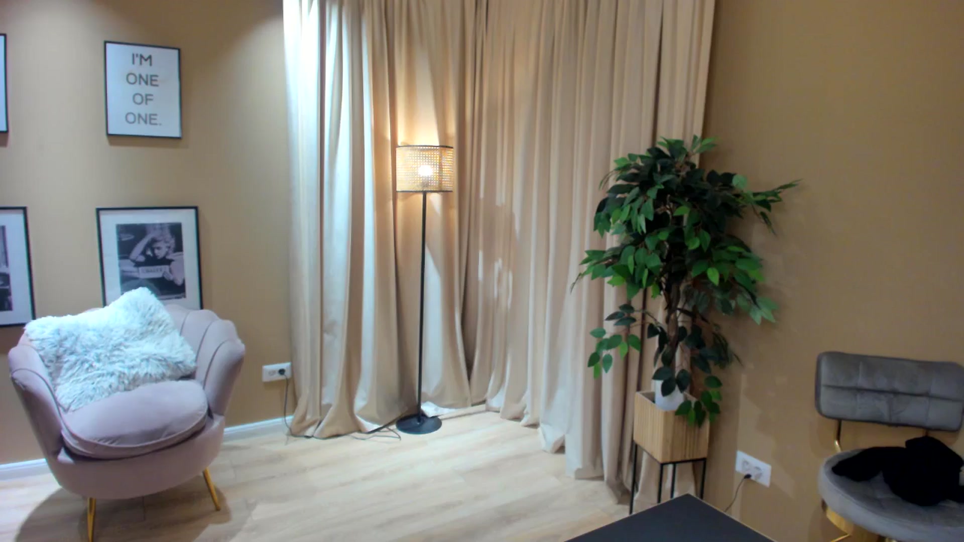 Gallery image thumbnail from SerenDYpity's myfreecams stream on, 05/21/2024, 22:49 image 1 of 20