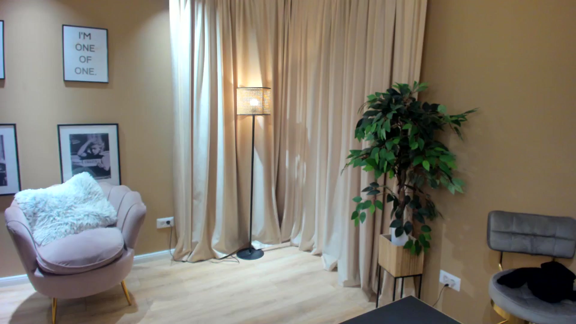 Gallery image thumbnail from SerenDYpity's myfreecams stream on, 05/21/2024, 22:49 image 5 of 20