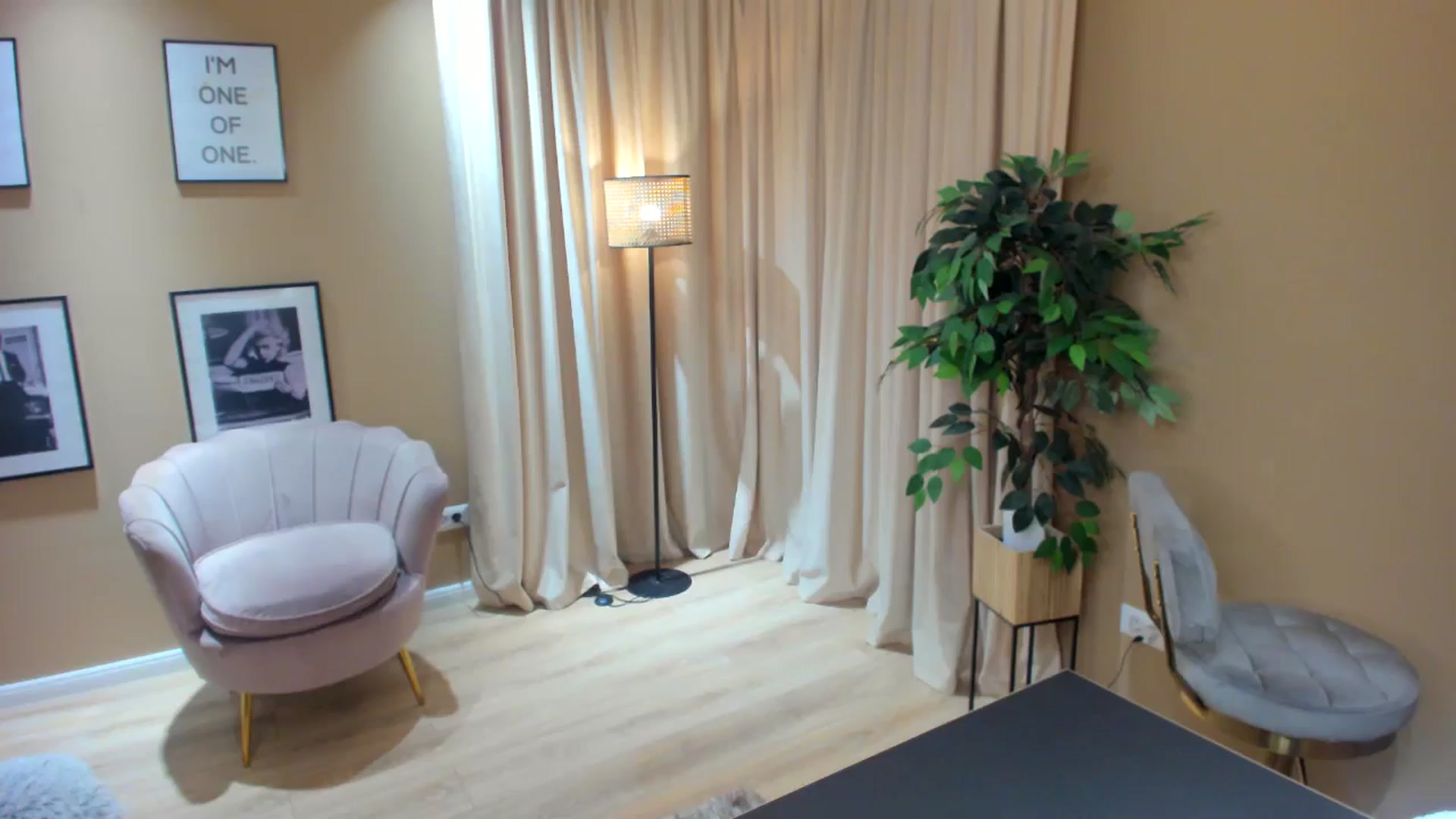 Gallery image thumbnail from SerenDYpity's myfreecams stream on, 05/22/2024, 20:49 image 18 of 20