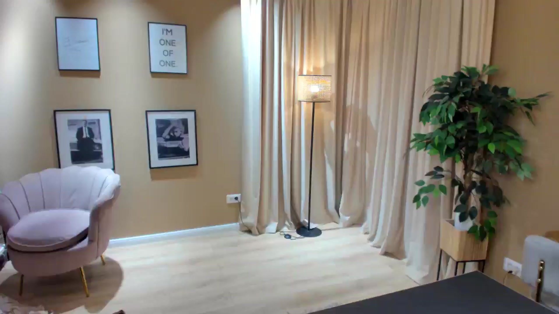 Gallery image thumbnail from SerenDYpity's myfreecams stream on, 05/23/2024, 21:35 image 8 of 20
