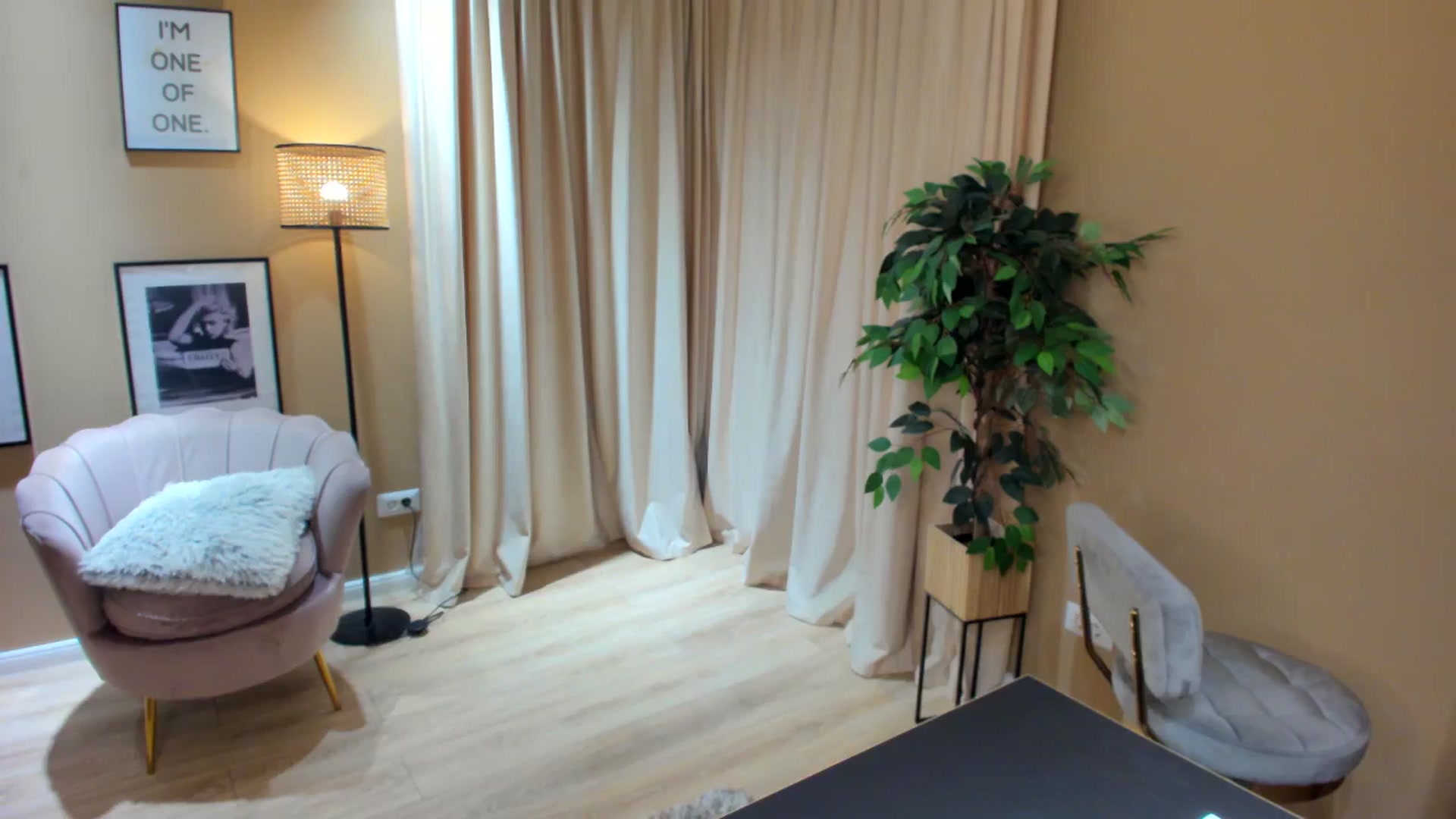 Gallery image thumbnail from SerenDYpity's myfreecams stream on, 06/04/2024, 21:34 image 20 of 20