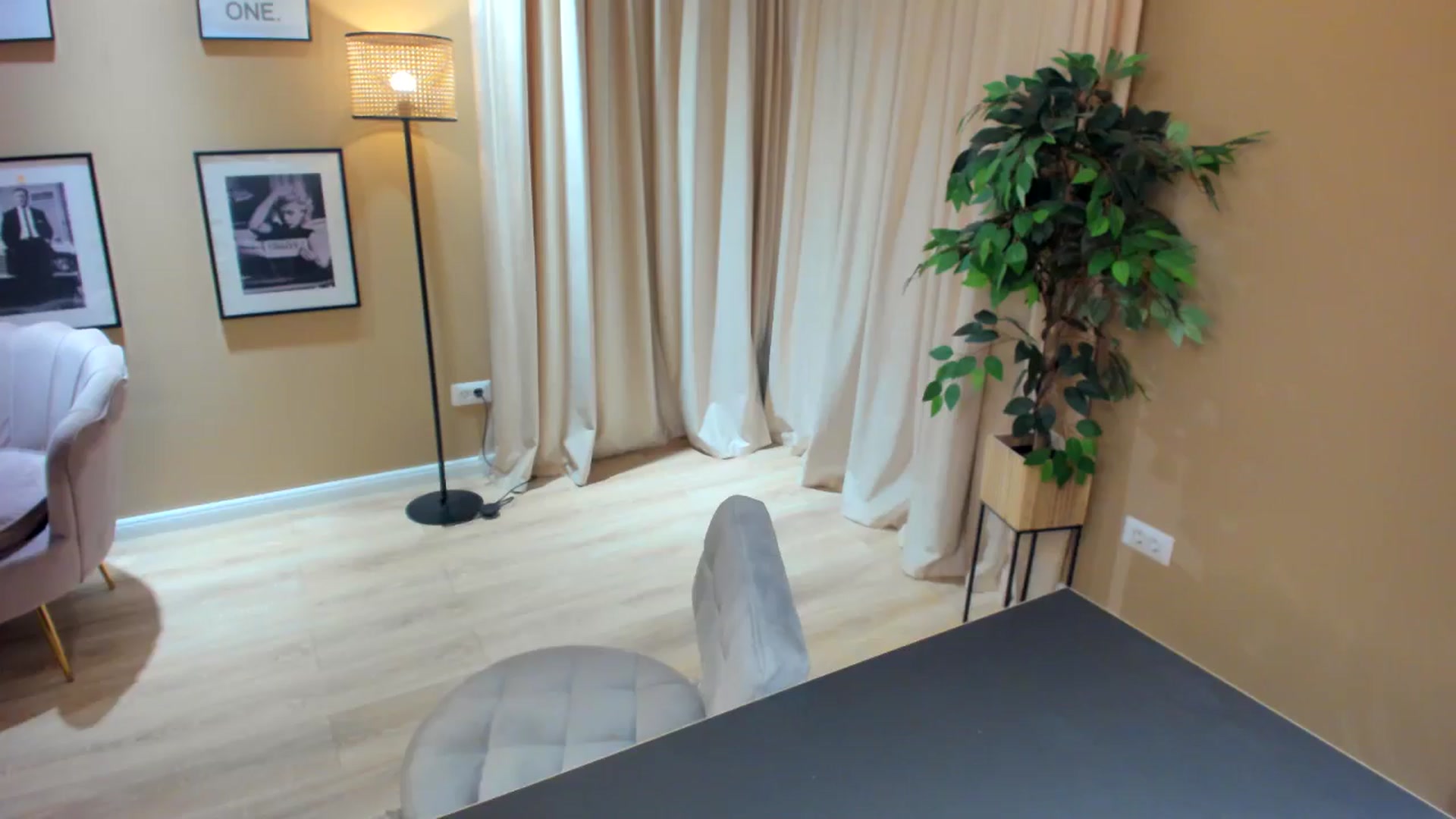 Gallery image thumbnail from SerenDYpity's myfreecams stream on, 06/04/2024, 22:31 image 17 of 20