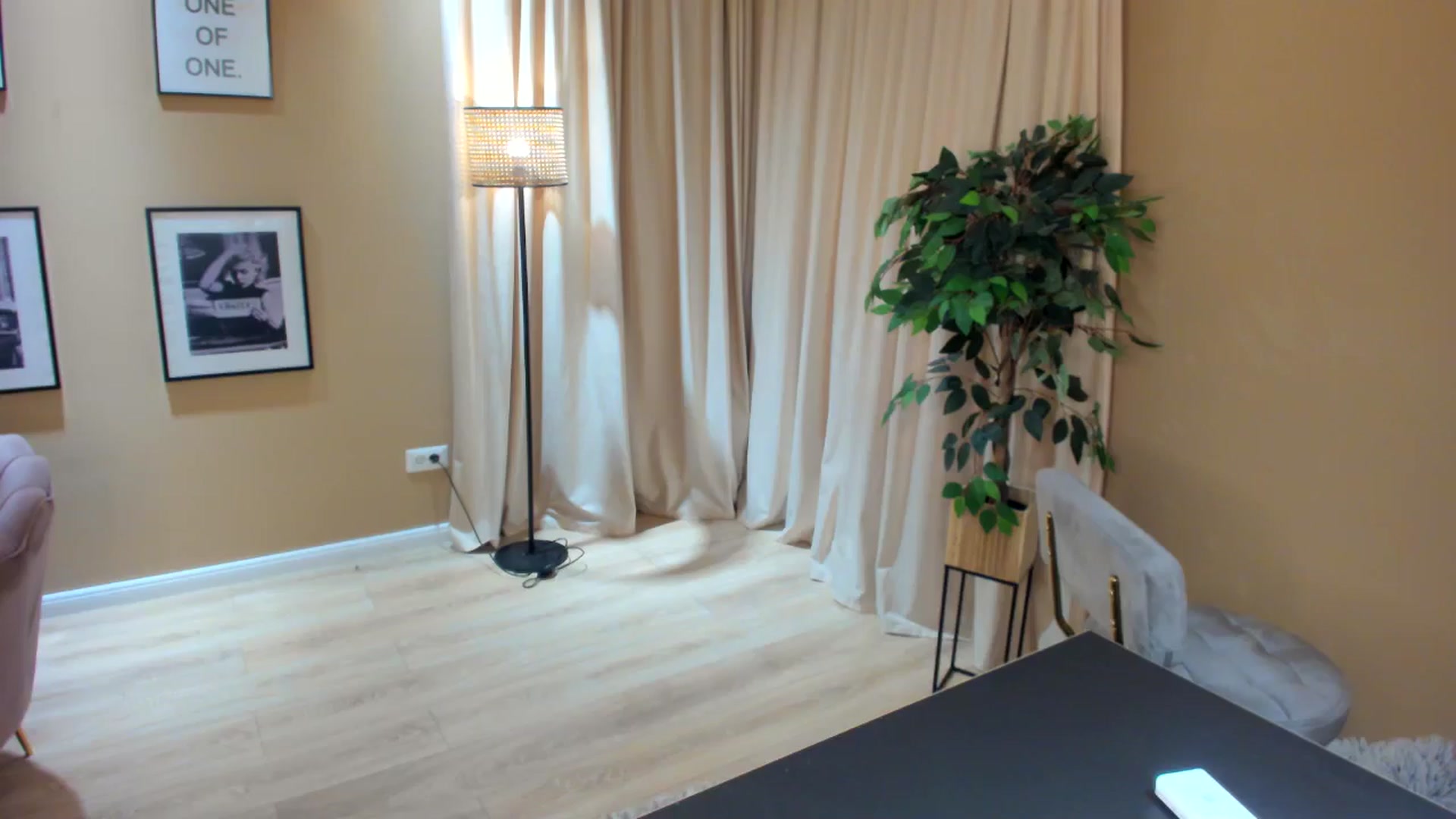 Gallery image thumbnail from SerenDYpity's myfreecams stream on, 06/12/2024, 22:43 image 5 of 20