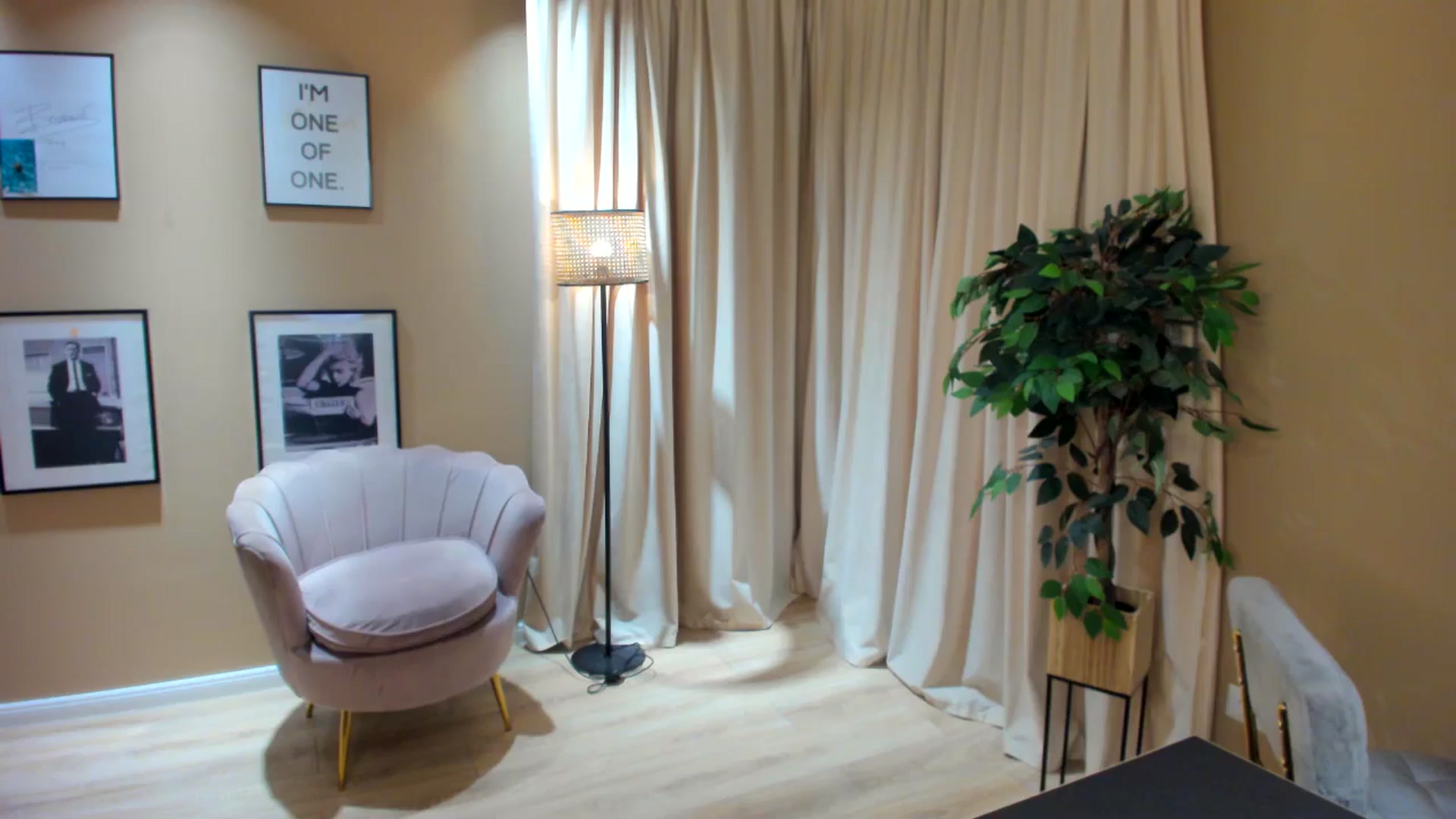 Gallery image thumbnail from SerenDYpity's myfreecams stream on, 06/13/2024, 21:49 image 12 of 20