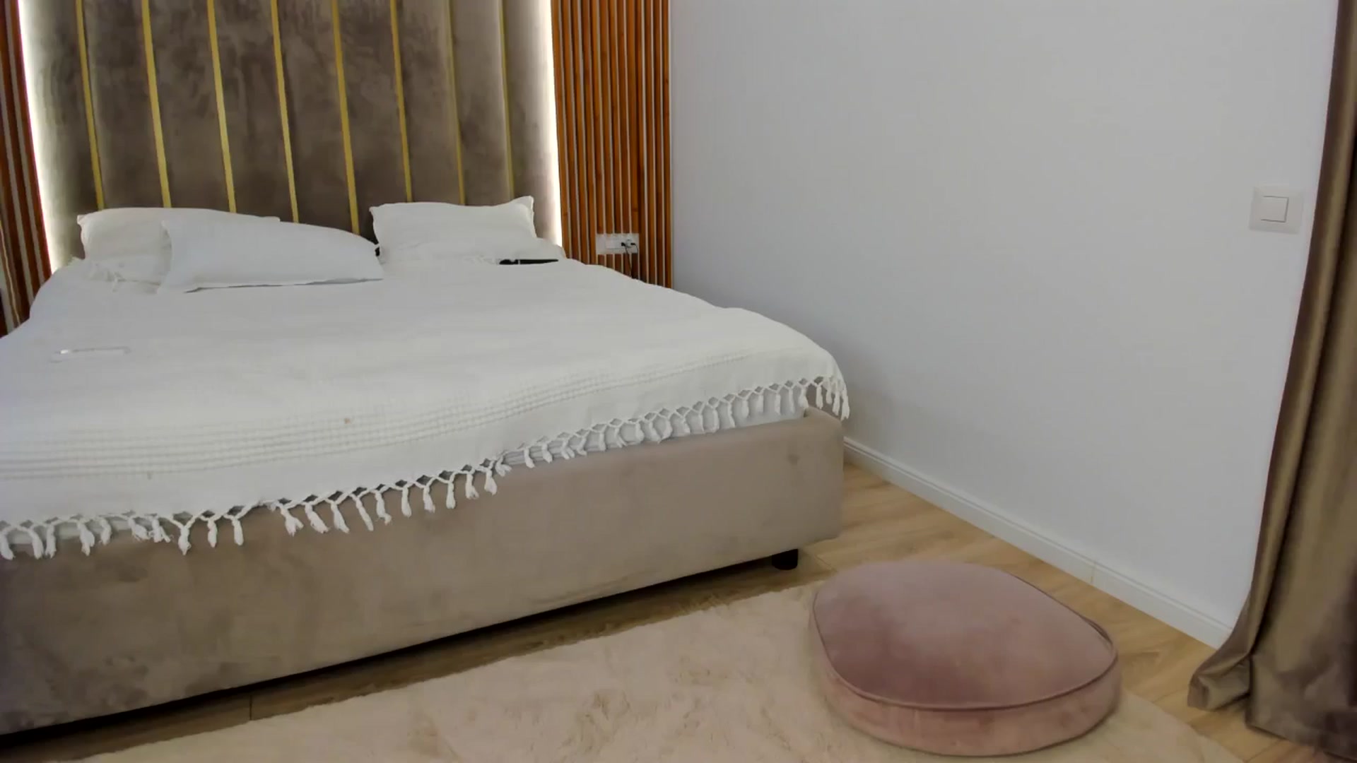 Gallery image thumbnail from SerenDYpity's myfreecams stream on, 06/22/2024, 19:46 image 16 of 20