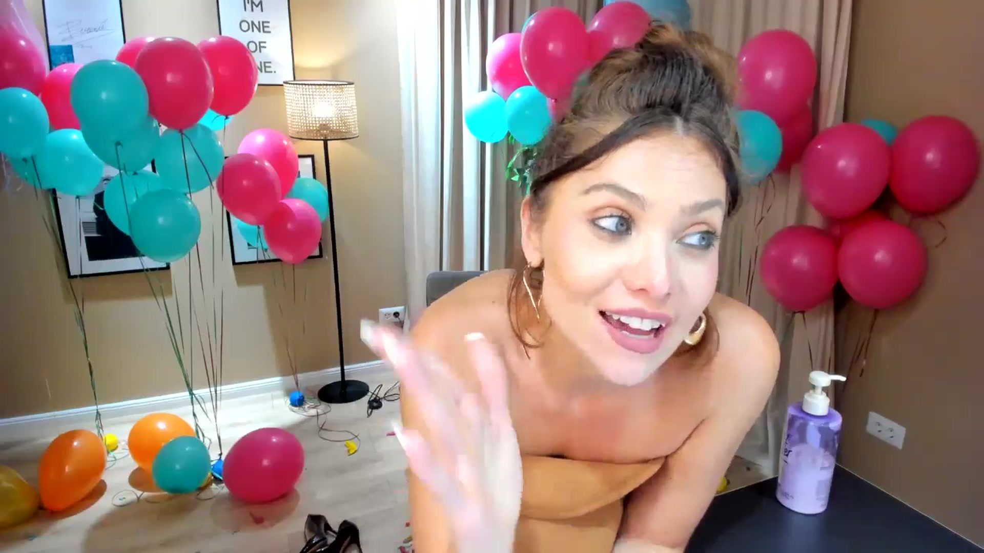 Gallery image thumbnail from SerenDYpity's myfreecams stream on, 06/23/2024, 19:10 image 20 of 20