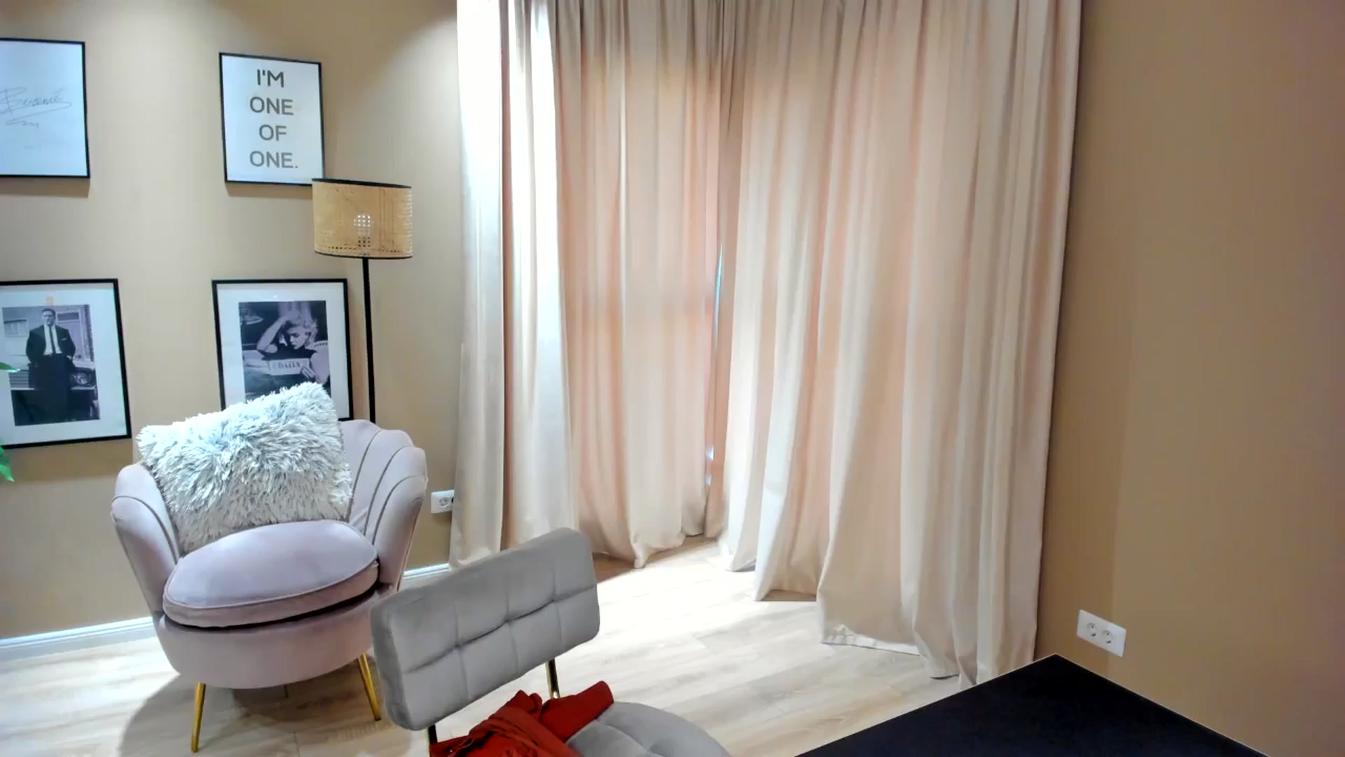 Gallery image thumbnail from SerenDYpity's myfreecams stream on, 07/08/2024, 17:21 image 1 of 20