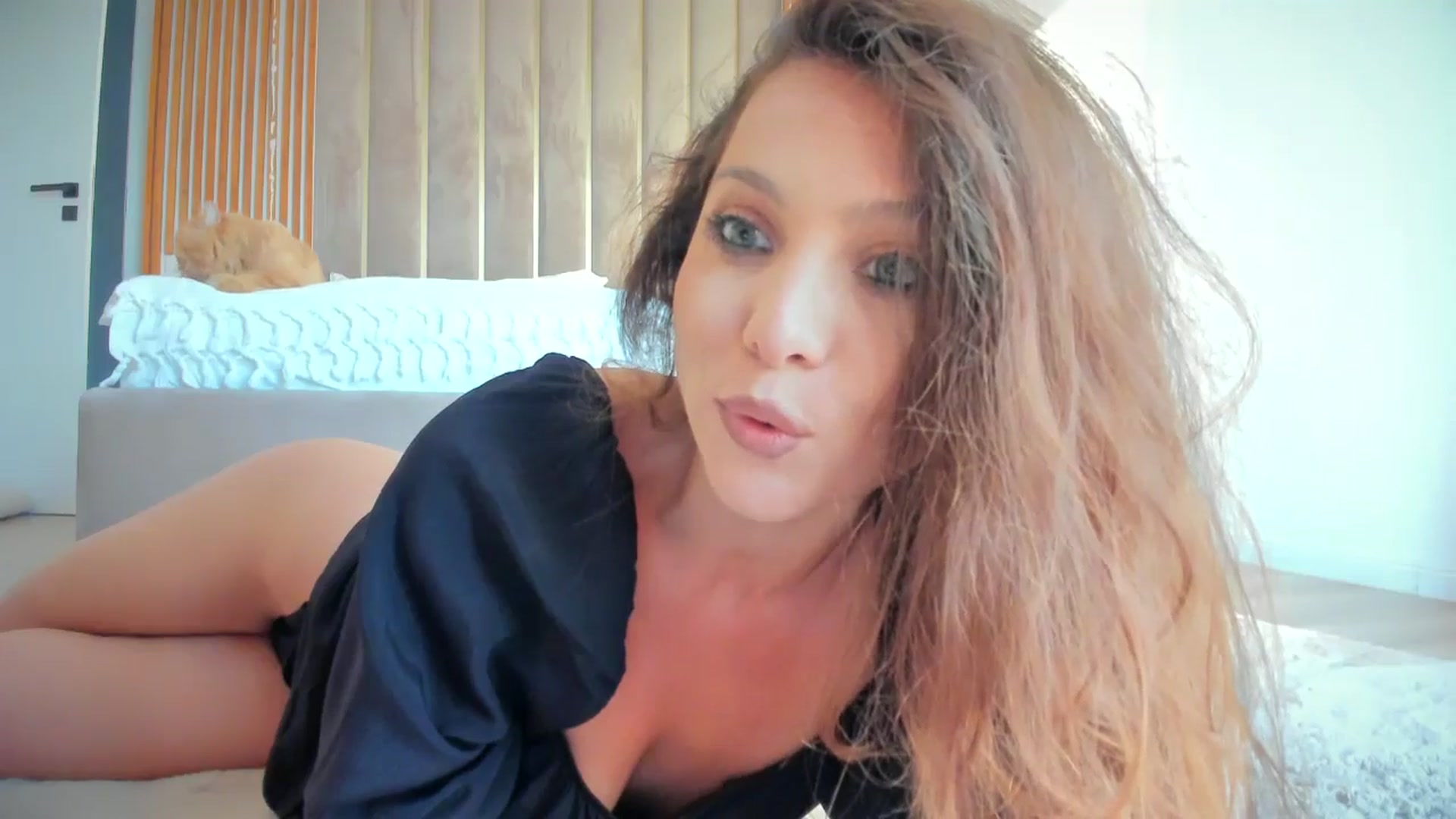 Gallery image thumbnail from SerenDYpity's myfreecams stream on, 07/18/2024, 17:40 image 12 of 20